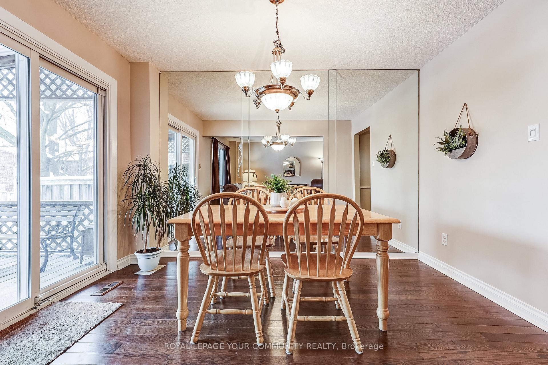 Photo 5 of 151 Trothen Circle, Markham, Markham Village — HOMEH