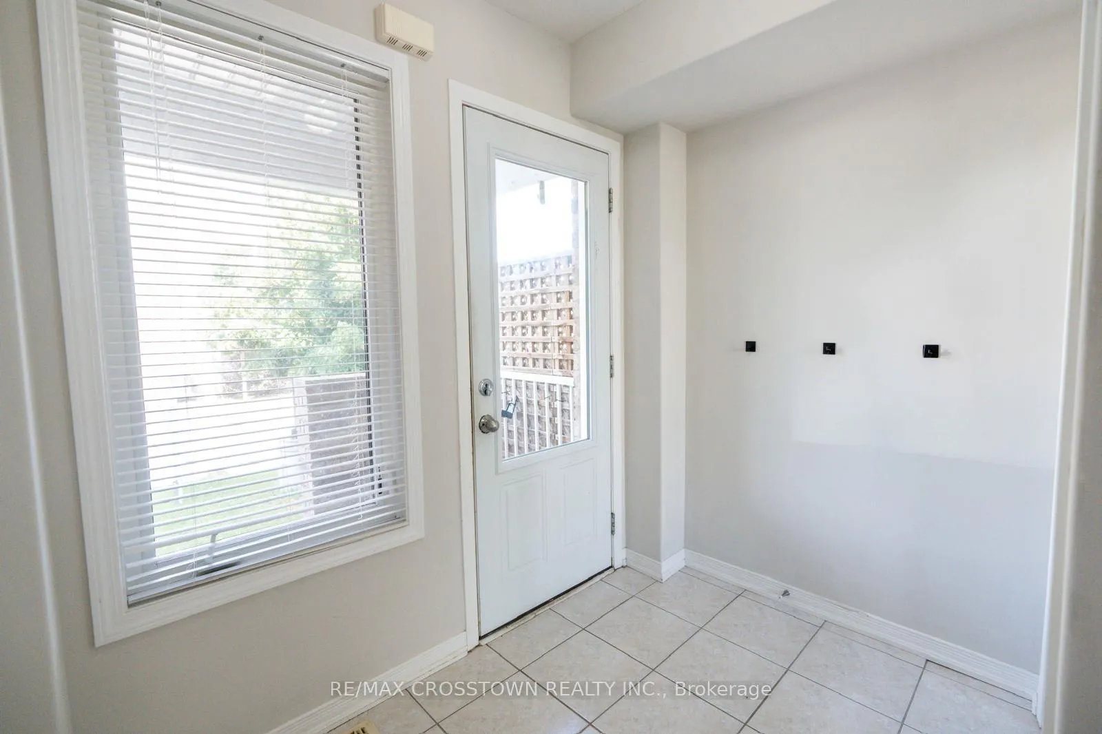 Photo 4 of Unit 39, 75 Prince William Way, Barrie, Innis-Shore — HOMEH