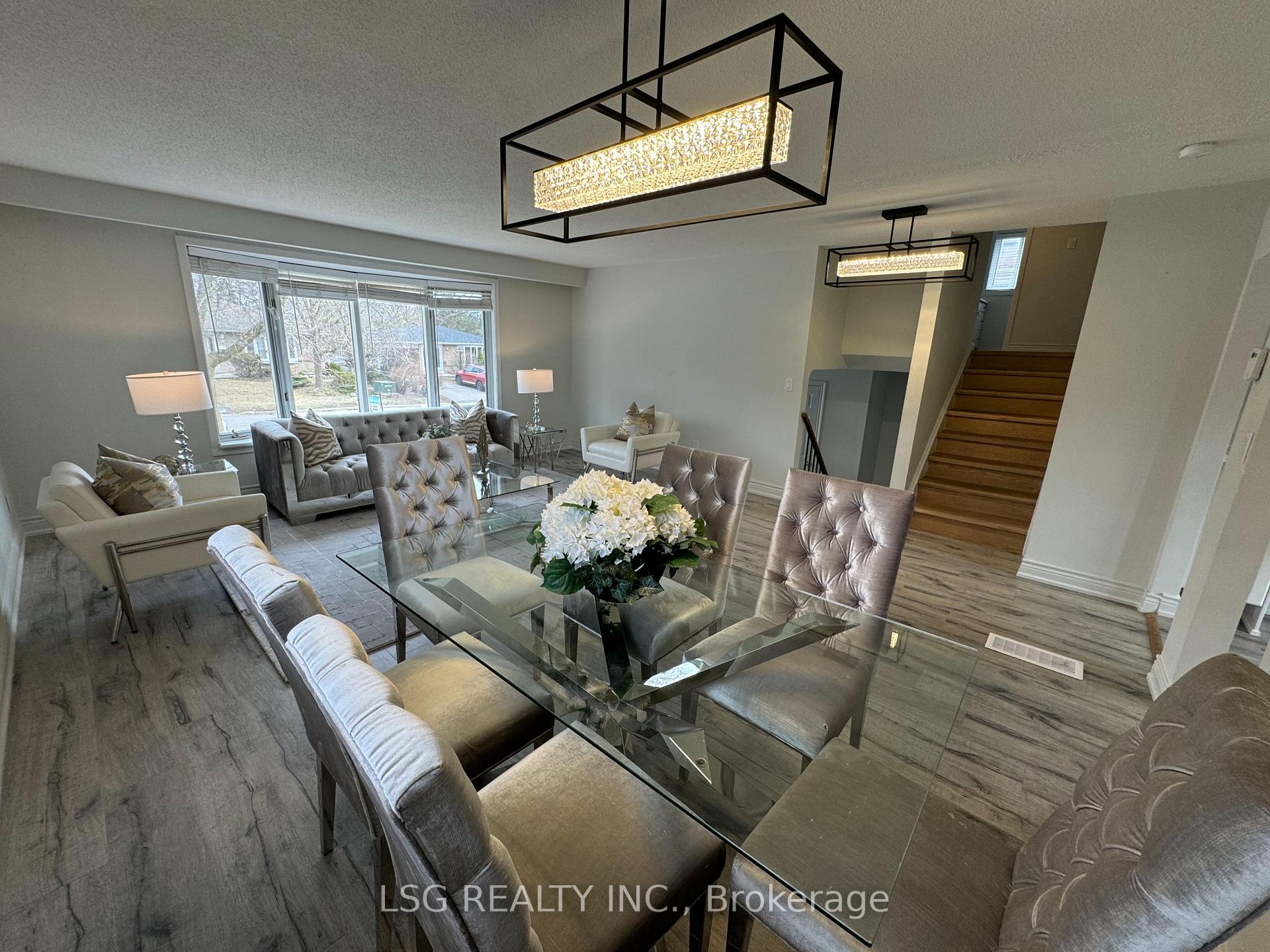 Photo 19 of 46 Devins Drive, Aurora, Aurora Heights — HOMEH