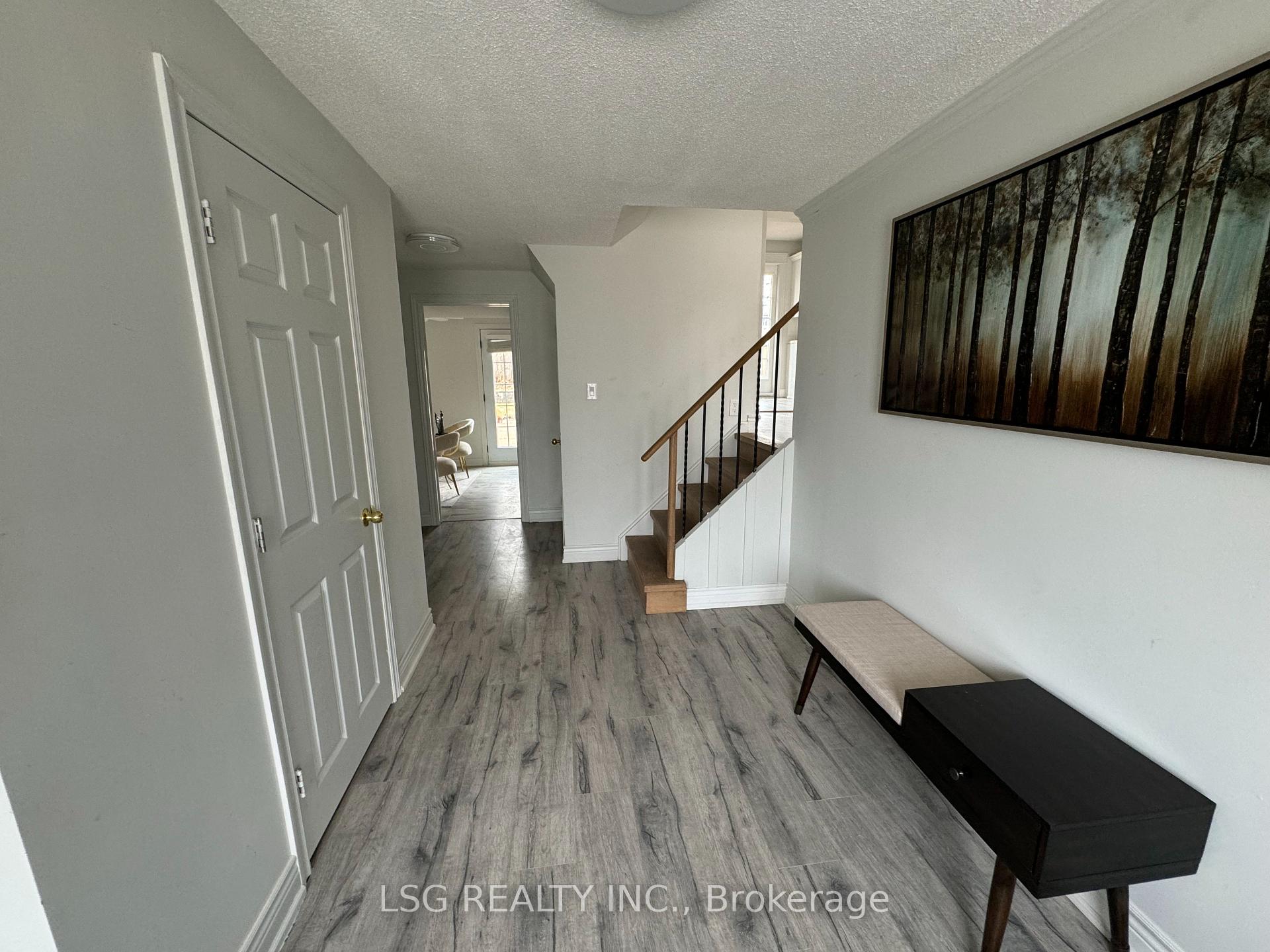 Photo 18 of 46 Devins Drive, Aurora, Aurora Heights — HOMEH