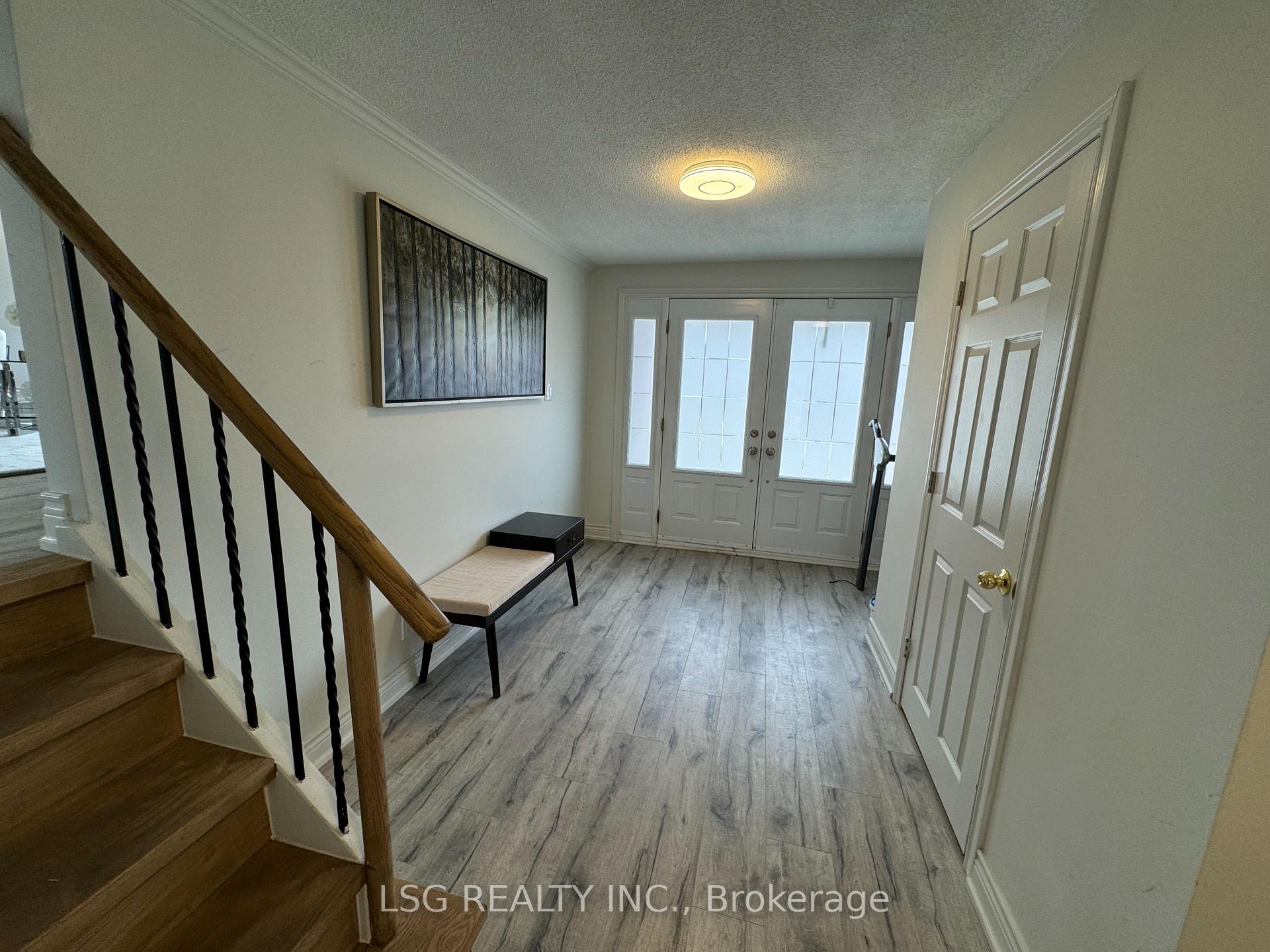Photo 17 of 46 Devins Drive, Aurora, Aurora Heights — HOMEH