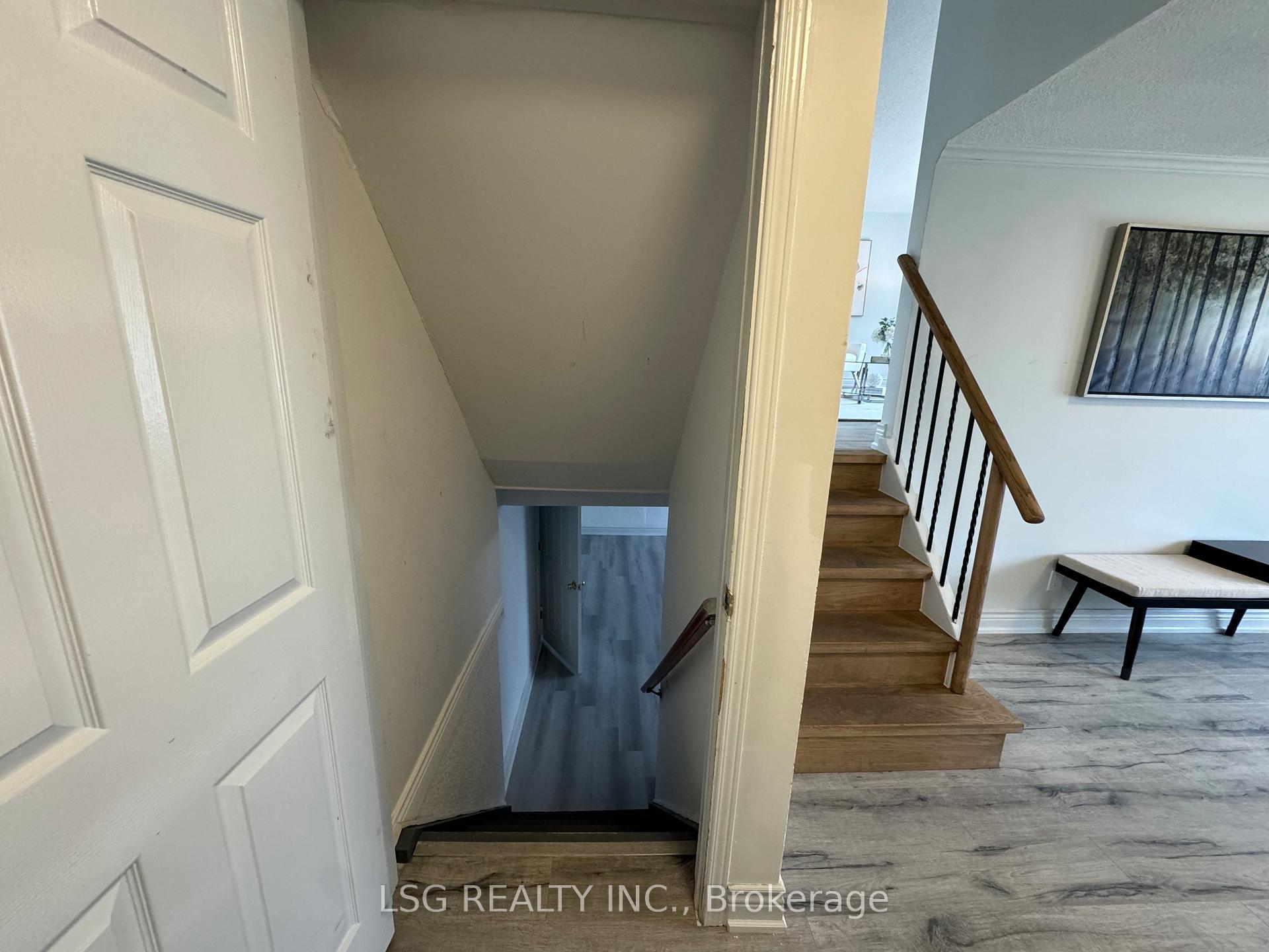 Photo 24 of 46 Devins Drive, Aurora, Aurora Heights — HOMEH
