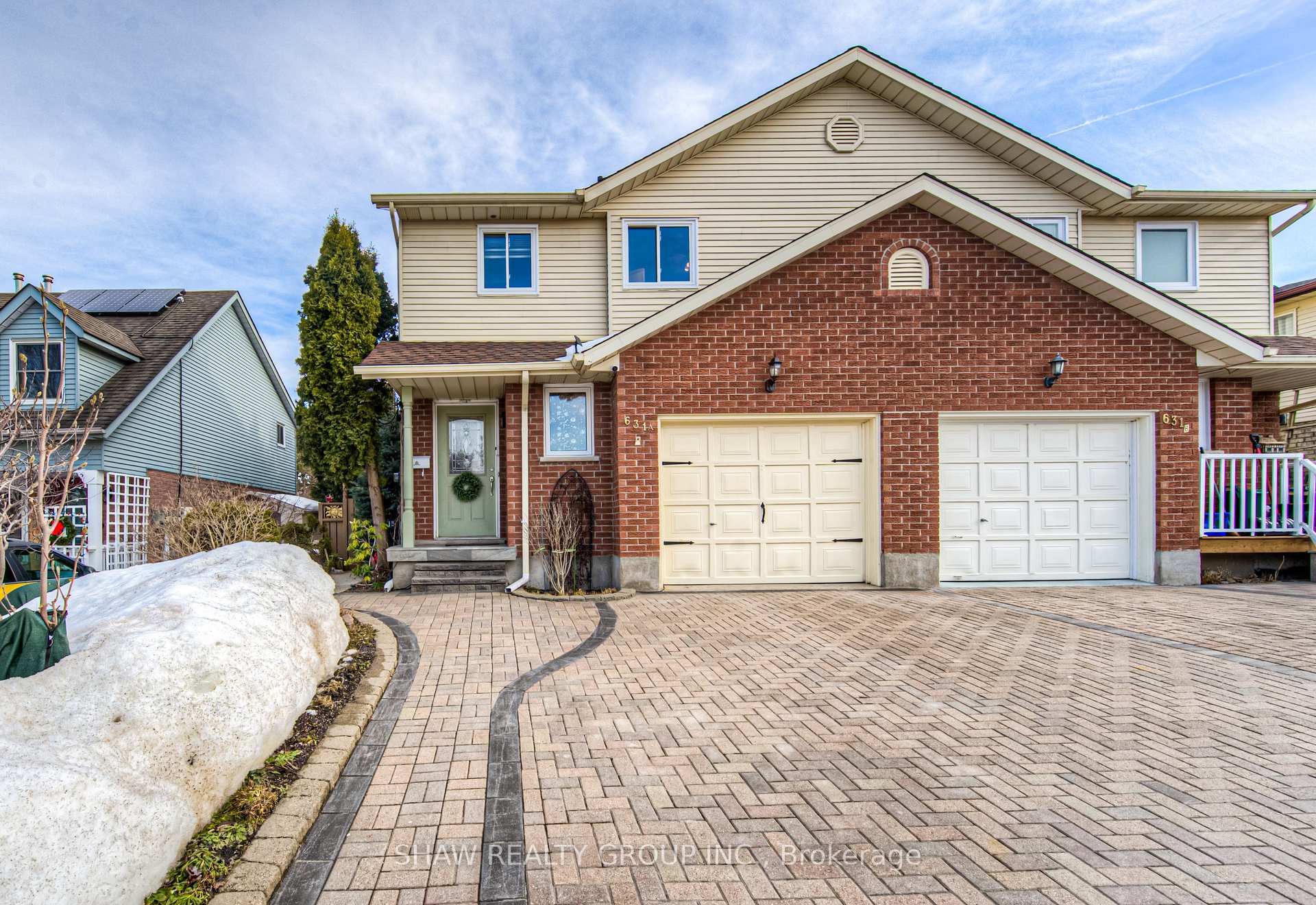 Front of Unit A, 631 Pinerow Crescent