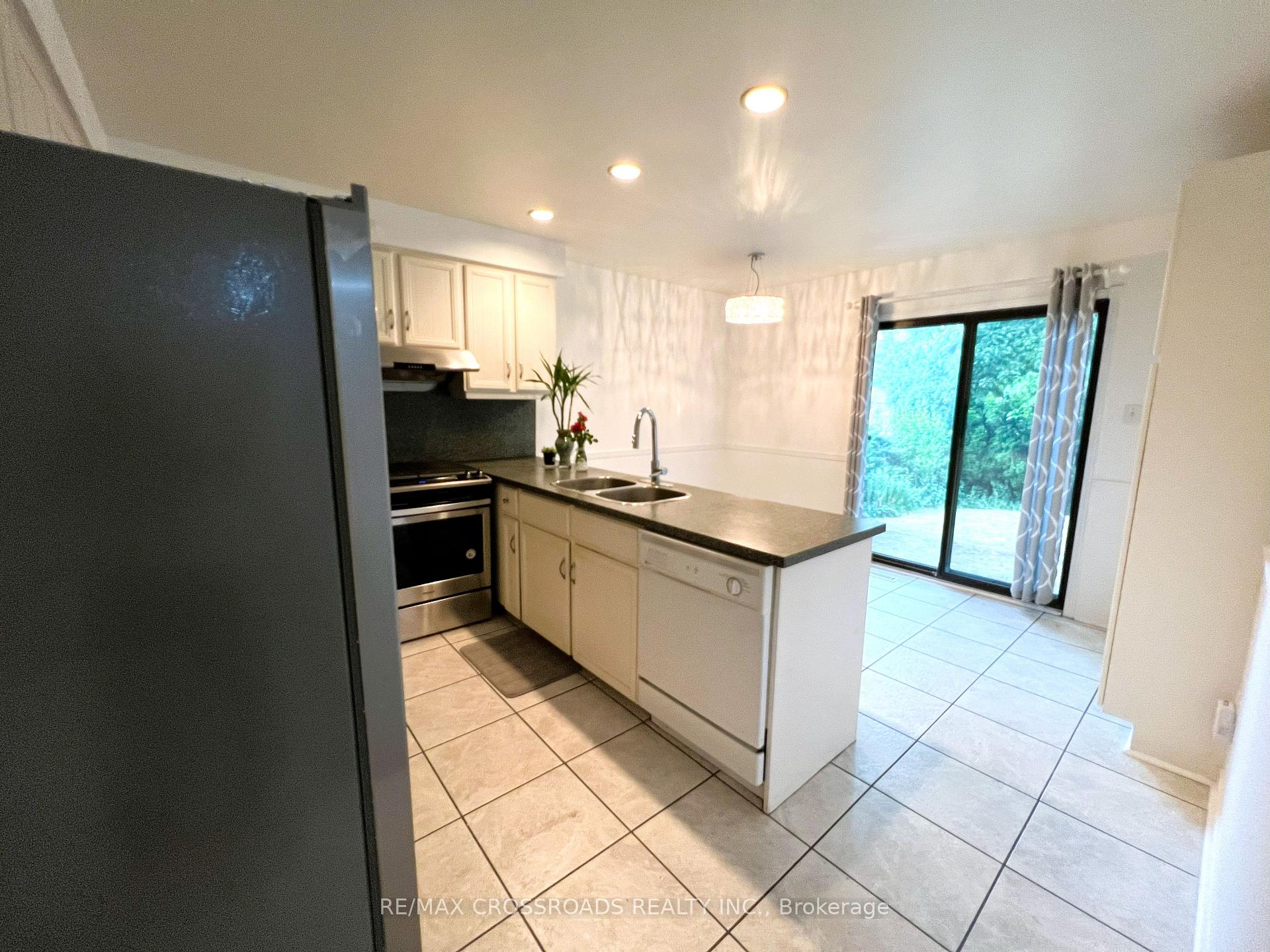 Photo 6 of 27 Fernway Crescent, Whitby, Pringle Creek — HOMEH