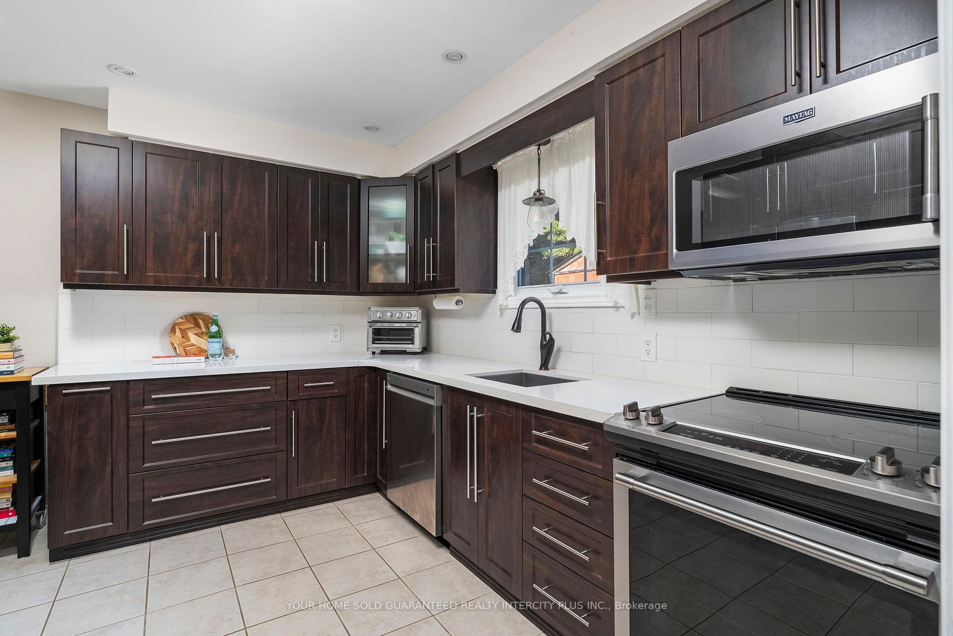 Photo 17 of 54 Lowder Place, Whitby, Blue Grass Meadows — HOMEH