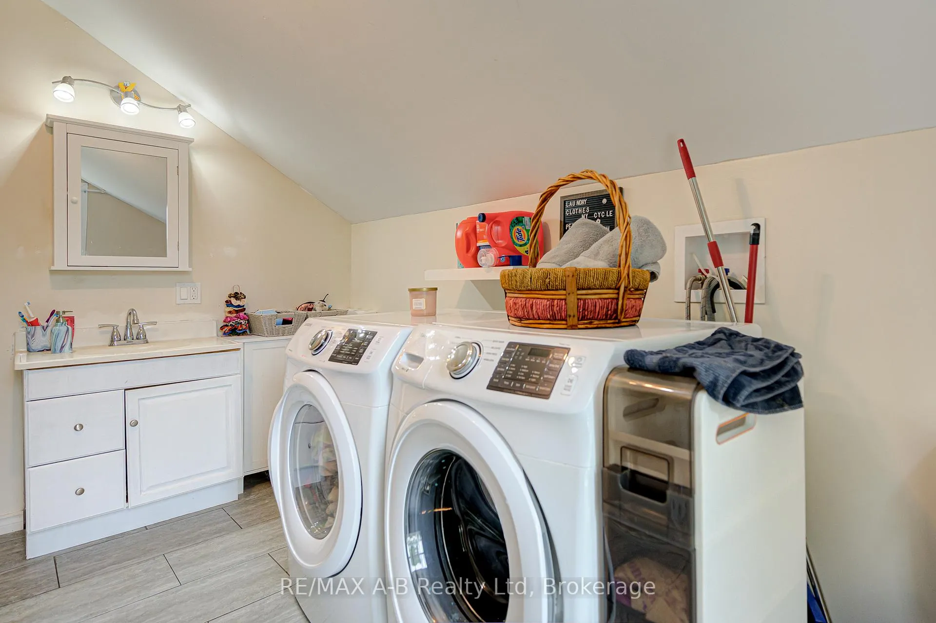 Photo 22 of 195936 19TH Line, Zorra, Kintore — HOMEH