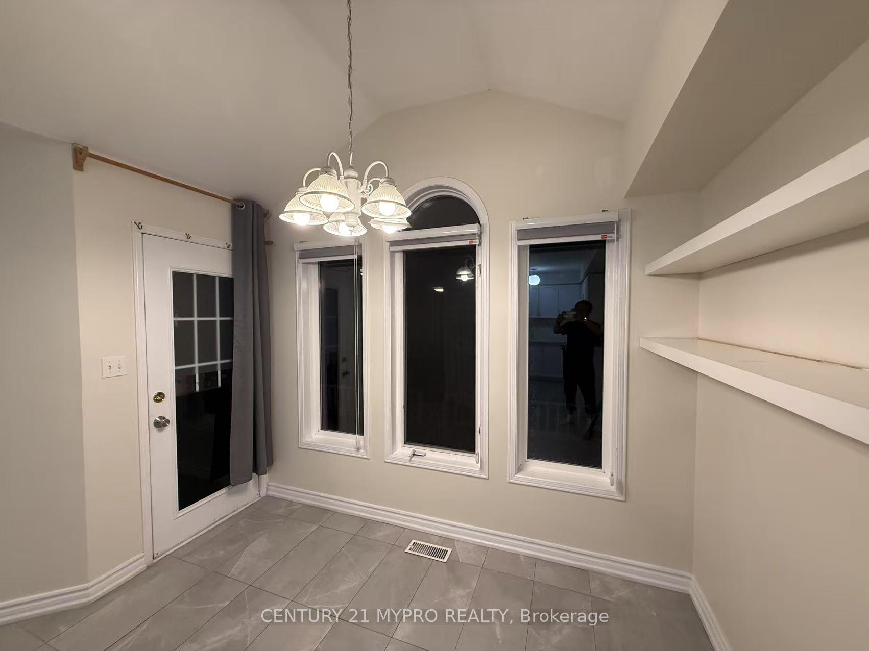 Photo 4 of 46 Breakwater Drive, Whitby, Port Whitby — HOMEH