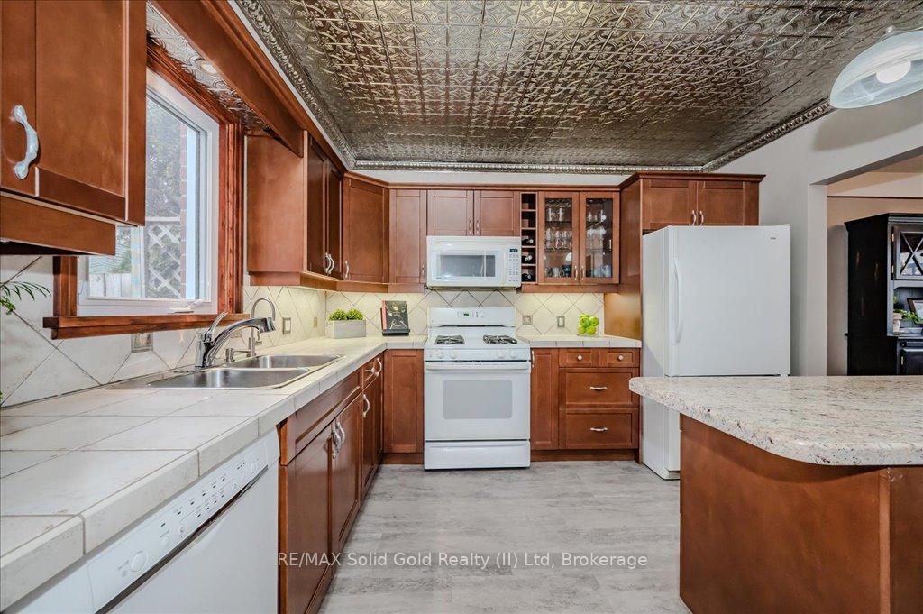 Photo 16 of 167 Lucan Avenue, Waterloo — HOMEH