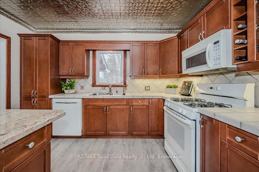 Photo 17 of 167 Lucan Avenue, Waterloo — HOMEH