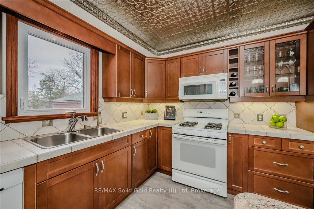 Photo 19 of 167 Lucan Avenue, Waterloo — HOMEH