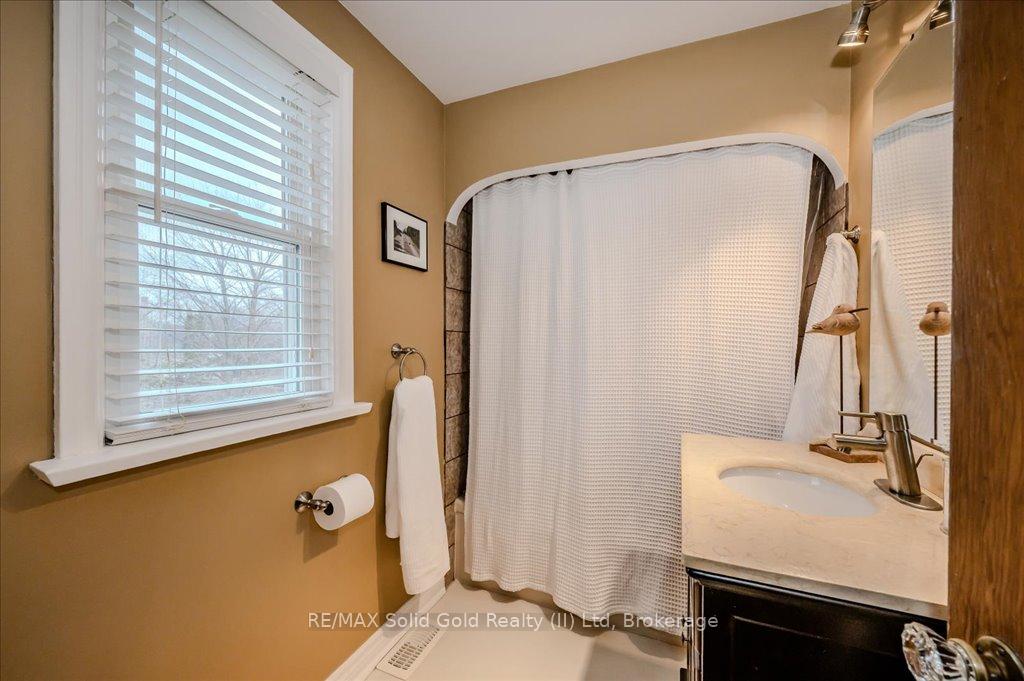 Photo 27 of 167 Lucan Avenue, Waterloo — HOMEH