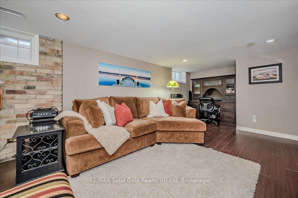 Photo 32 of 167 Lucan Avenue, Waterloo — HOMEH