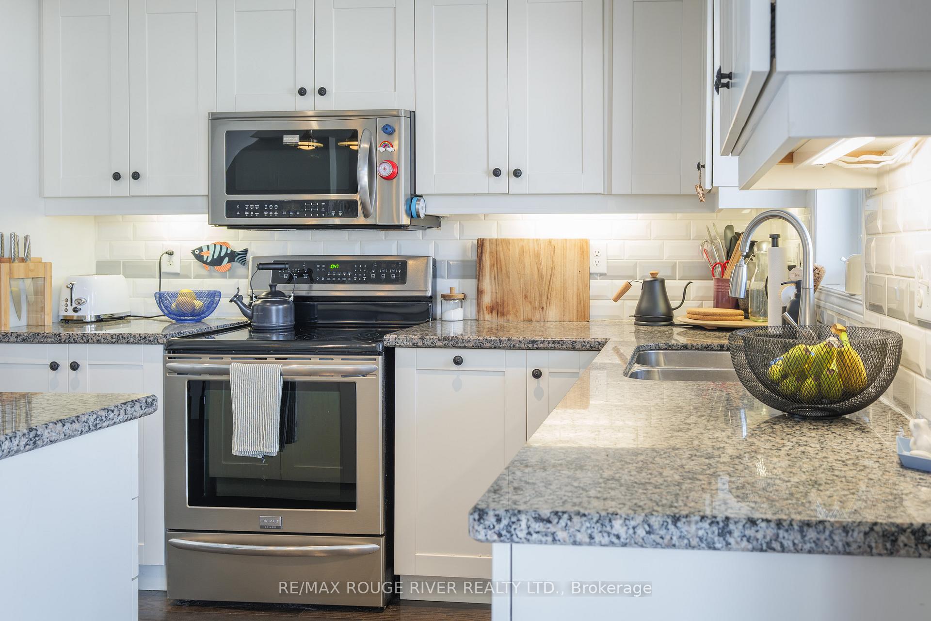 Photo 10 of 92 Harbourside Drive, Whitby, Port Whitby — HOMEH
