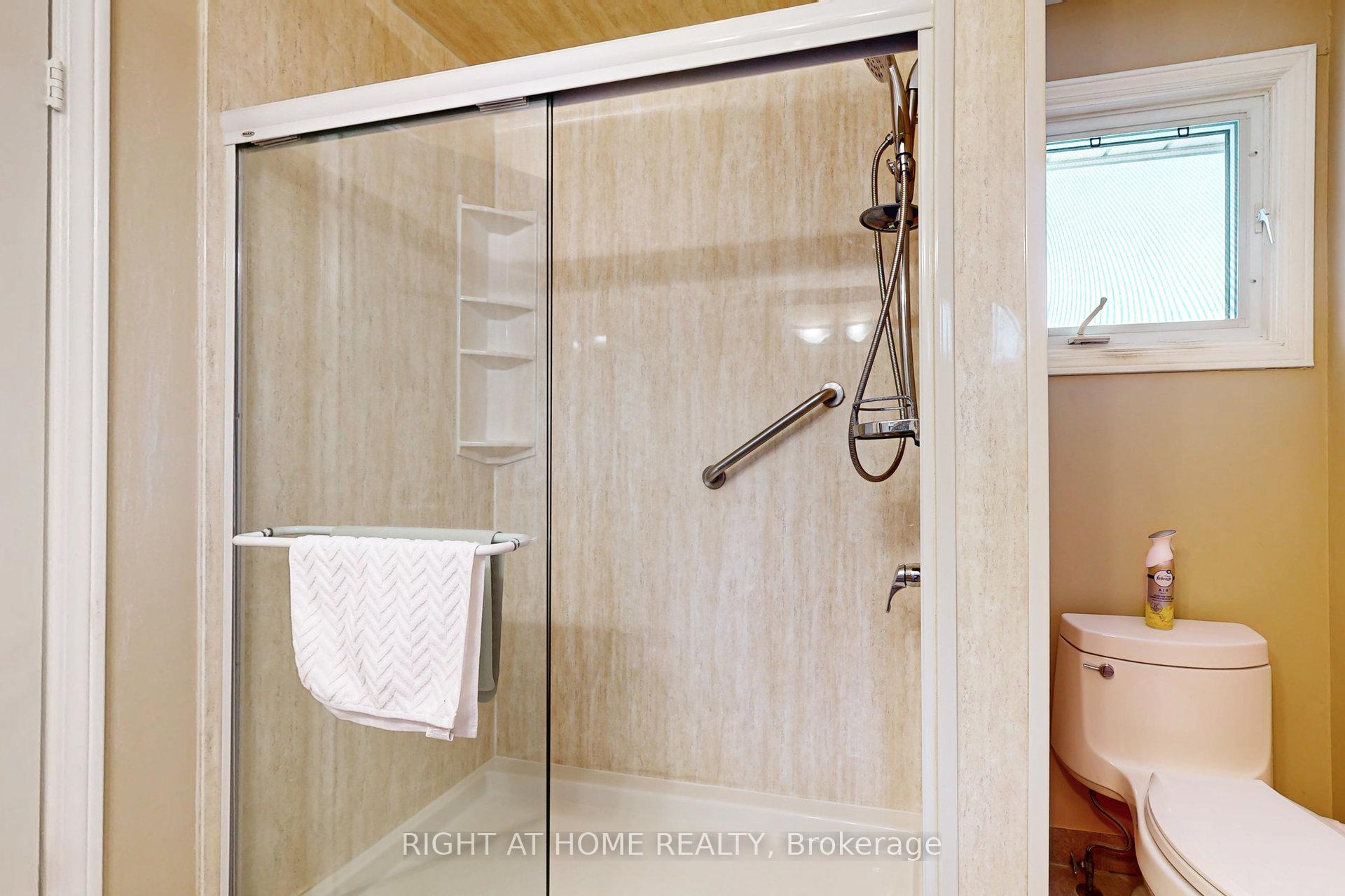 Photo 26 of 68 Willowbrook Road, Markham, Aileen-Willowbrook — HOMEH