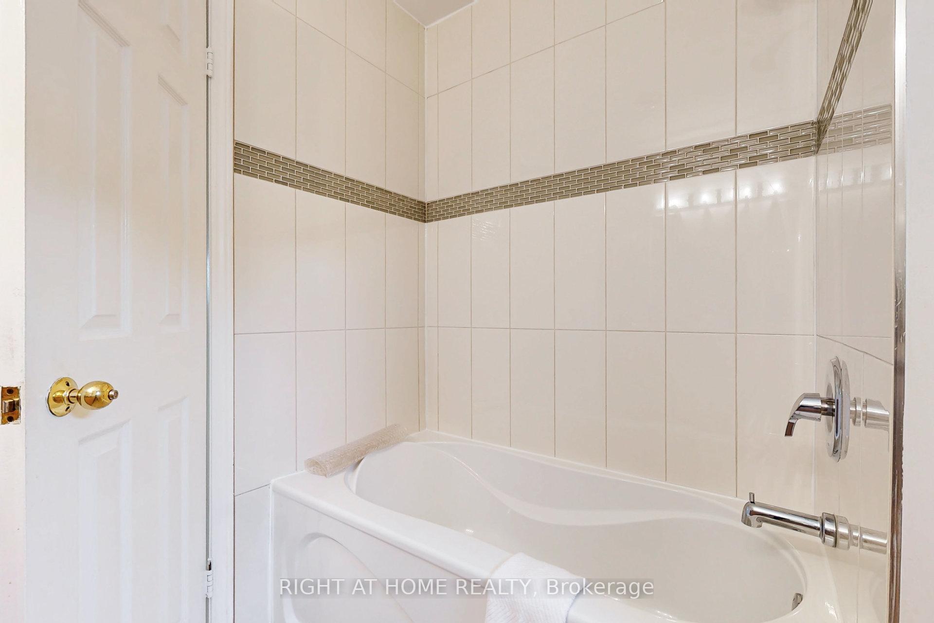 Photo 35 of 68 Willowbrook Road, Markham, Aileen-Willowbrook — HOMEH