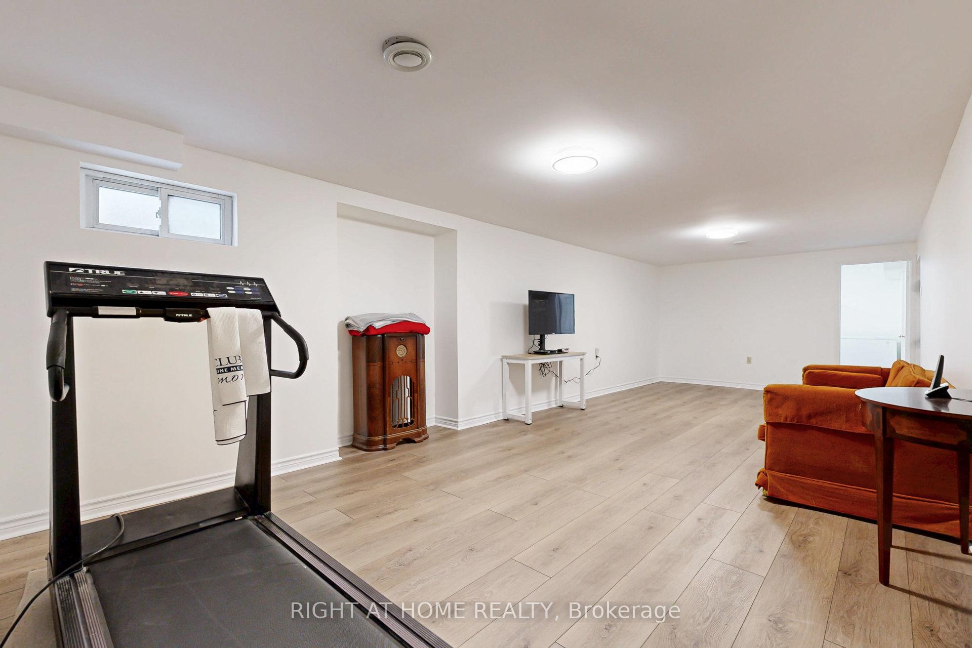 Photo 38 of 68 Willowbrook Road, Markham, Aileen-Willowbrook — HOMEH
