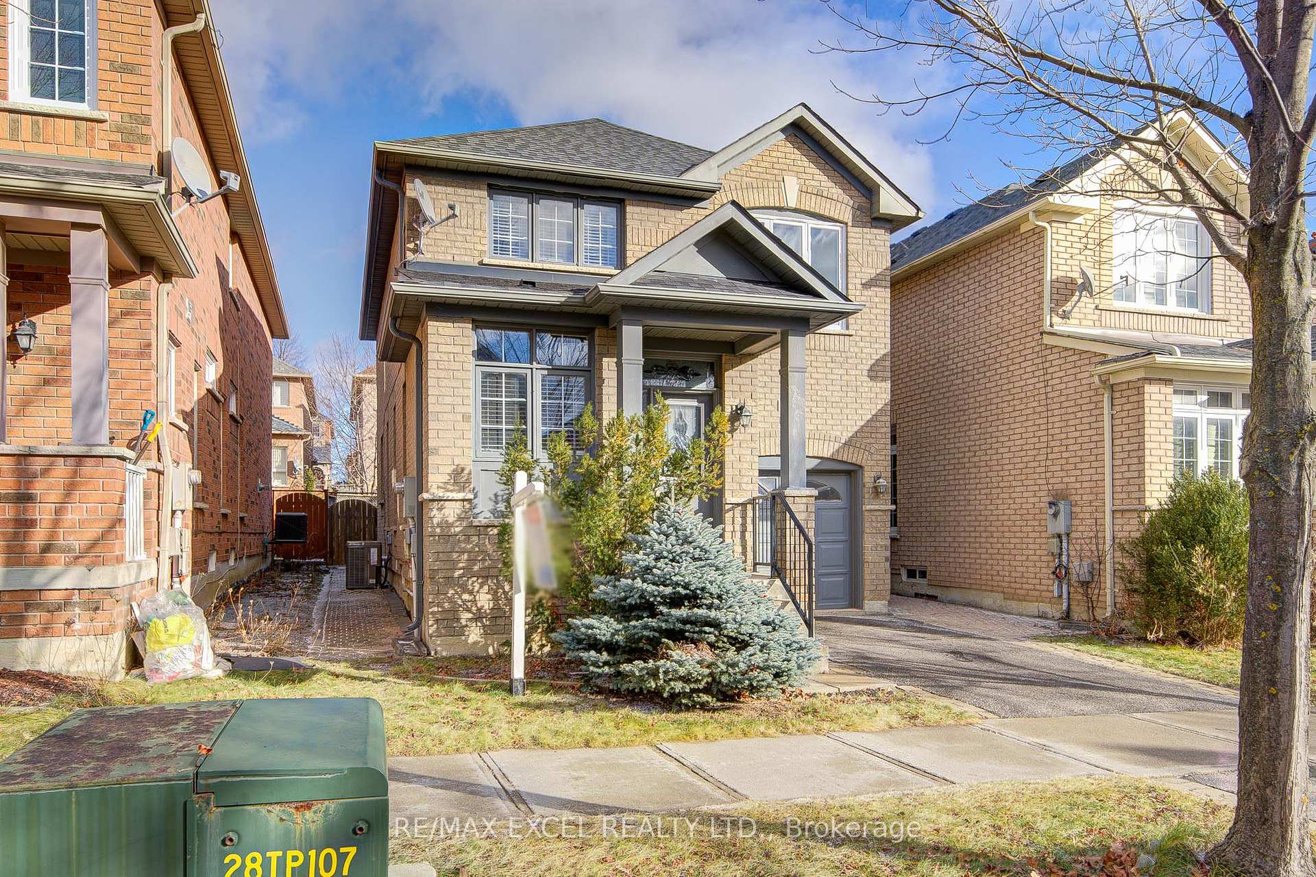 Photo 2 of 113 Brock Avenue, Markham, Berczy — HOMEH
