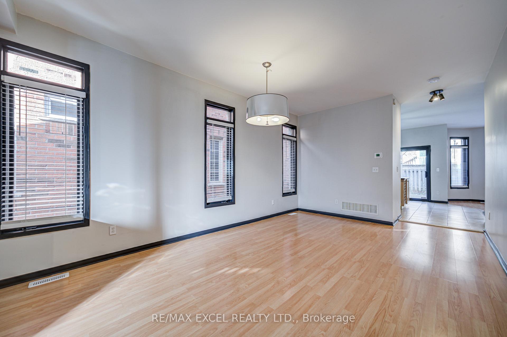 Photo 4 of 113 Brock Avenue, Markham, Berczy — HOMEH