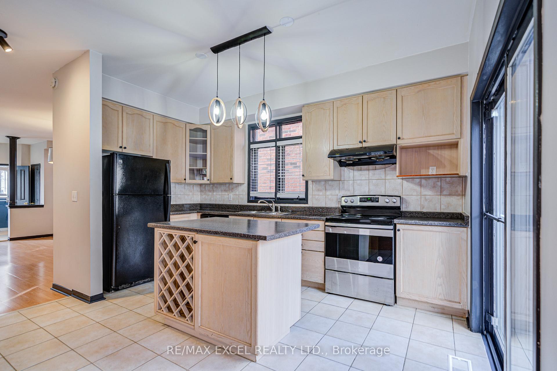 Photo 8 of 113 Brock Avenue, Markham, Berczy — HOMEH