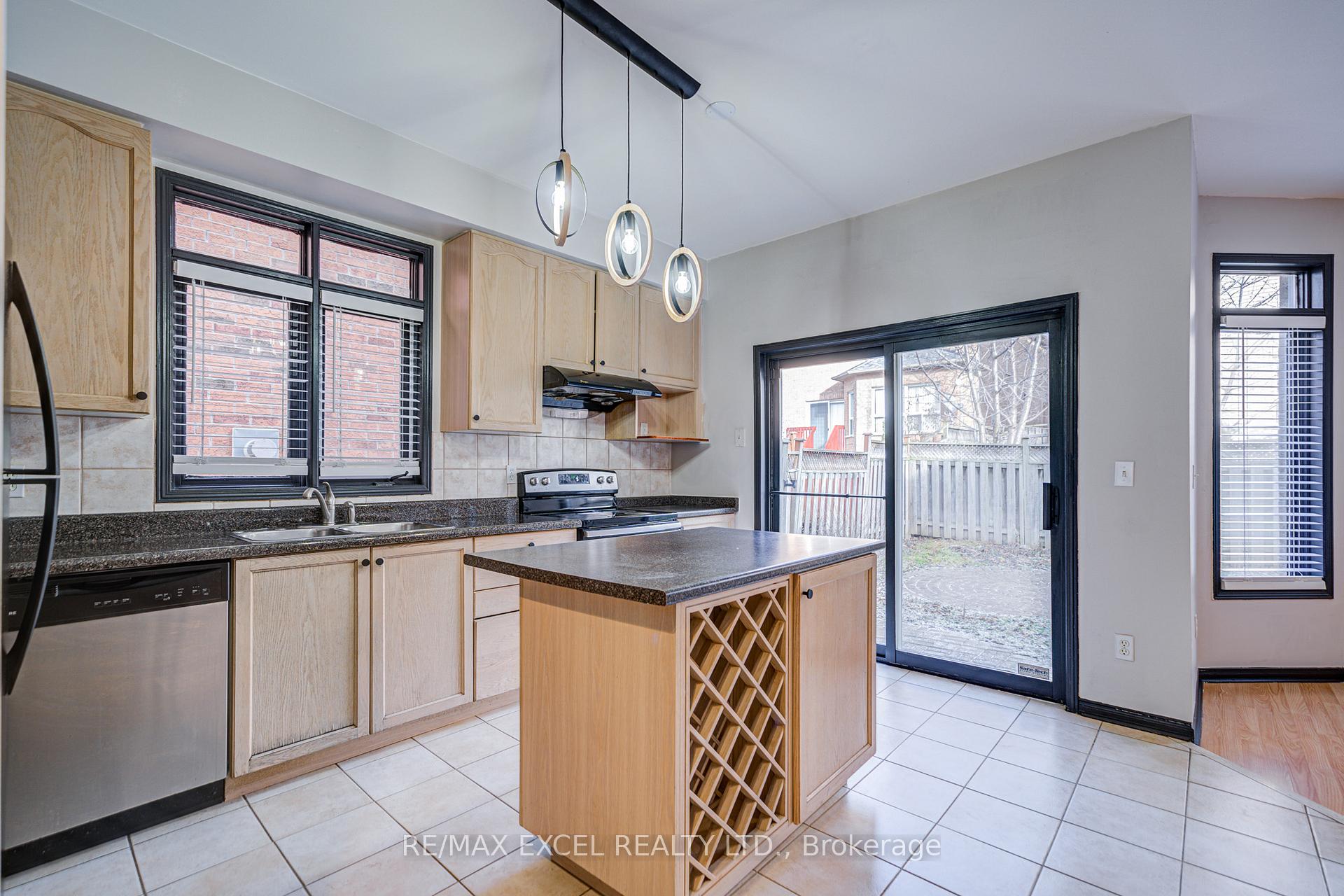 Photo 10 of 113 Brock Avenue, Markham, Berczy — HOMEH