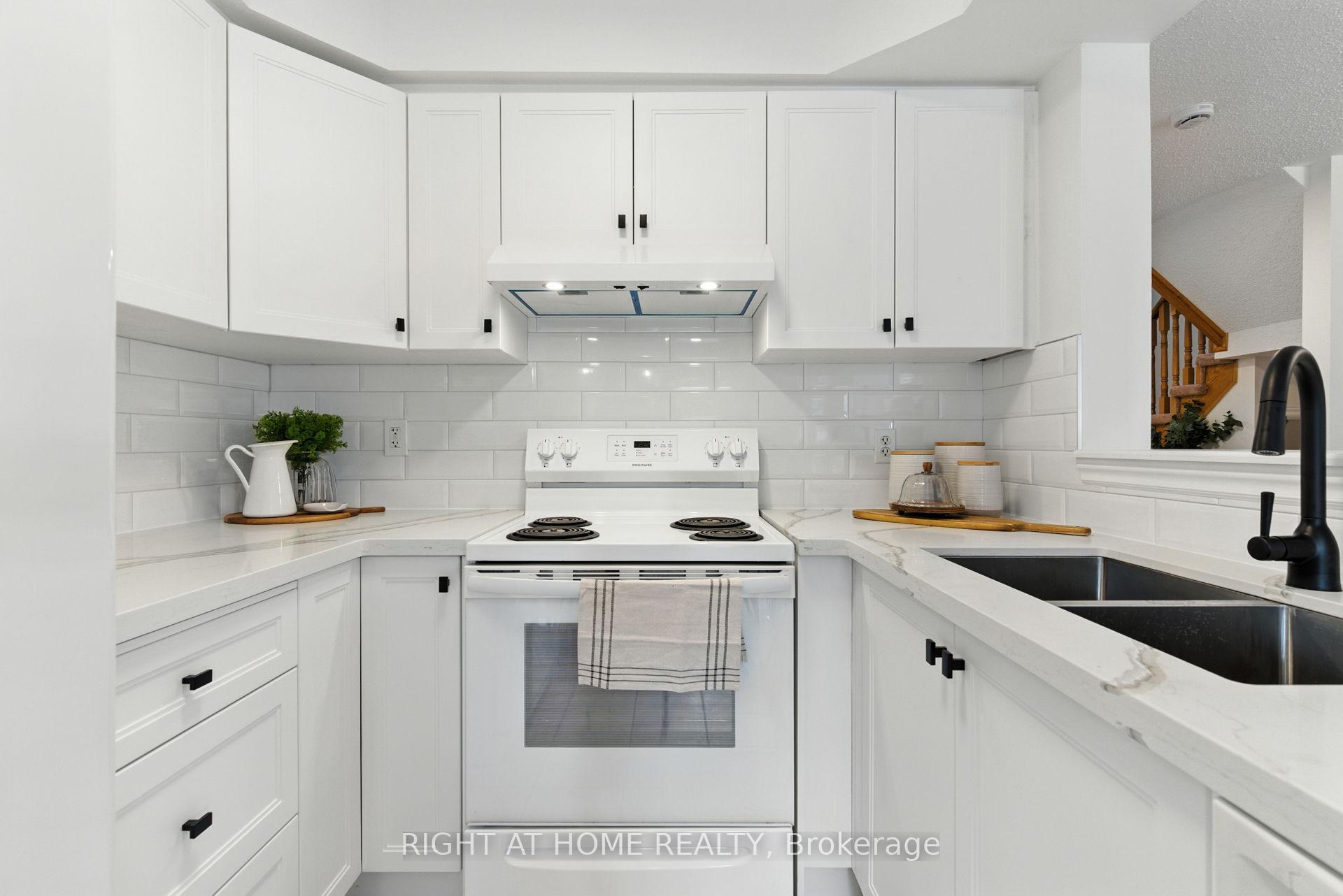 Photo 14 of 61 Corianne Avenue, Whitby, Brooklin — HOMEH
