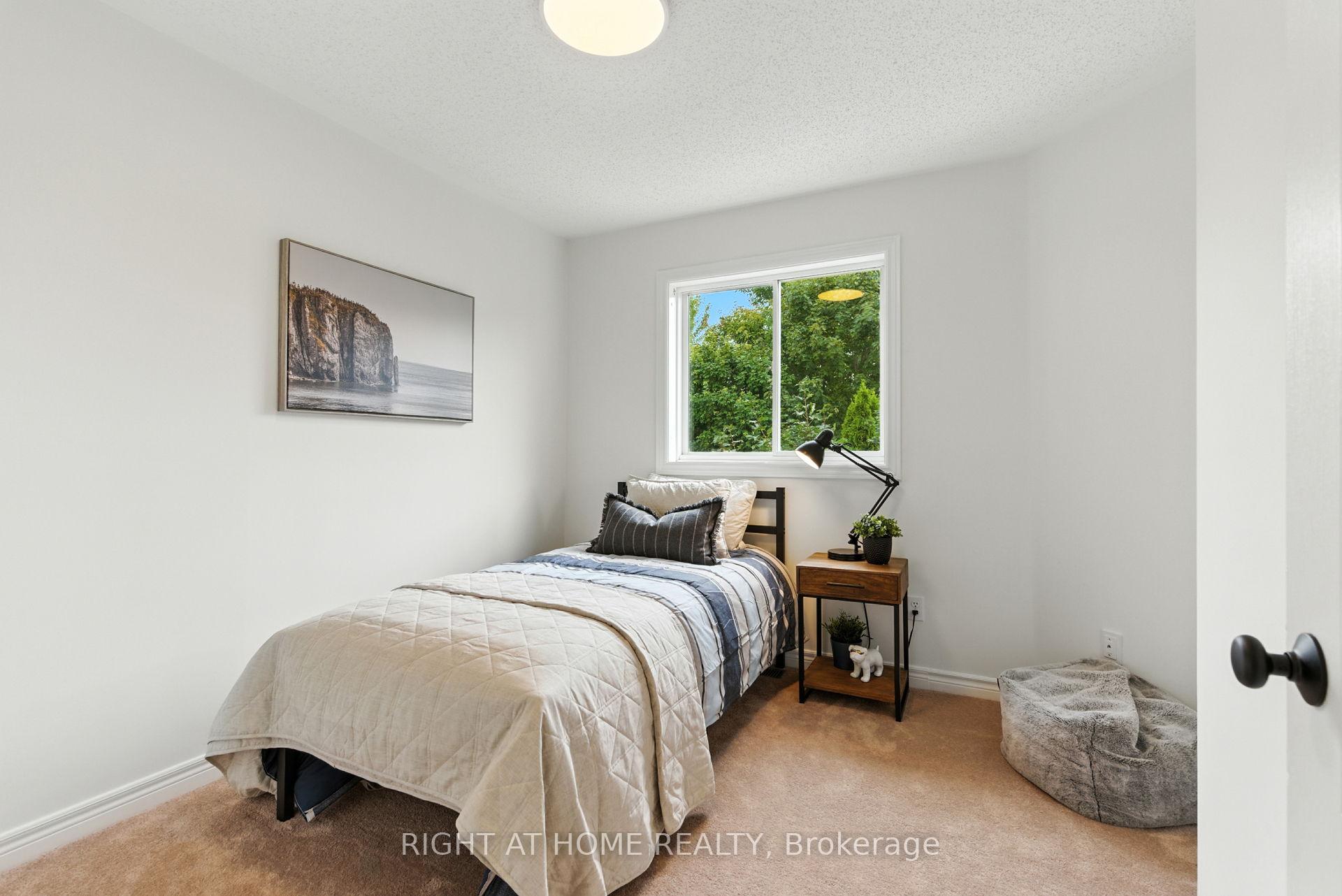 Photo 24 of 61 Corianne Avenue, Whitby, Brooklin — HOMEH