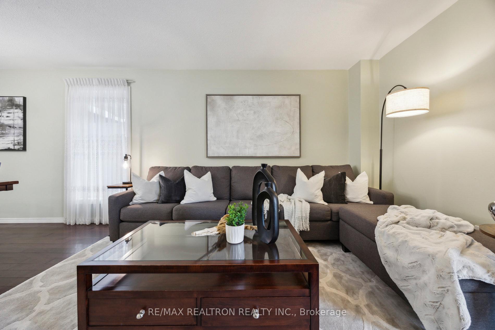 Photo 6 of 23 Durie Lane, Markham, Aileen-Willowbrook — HOMEH