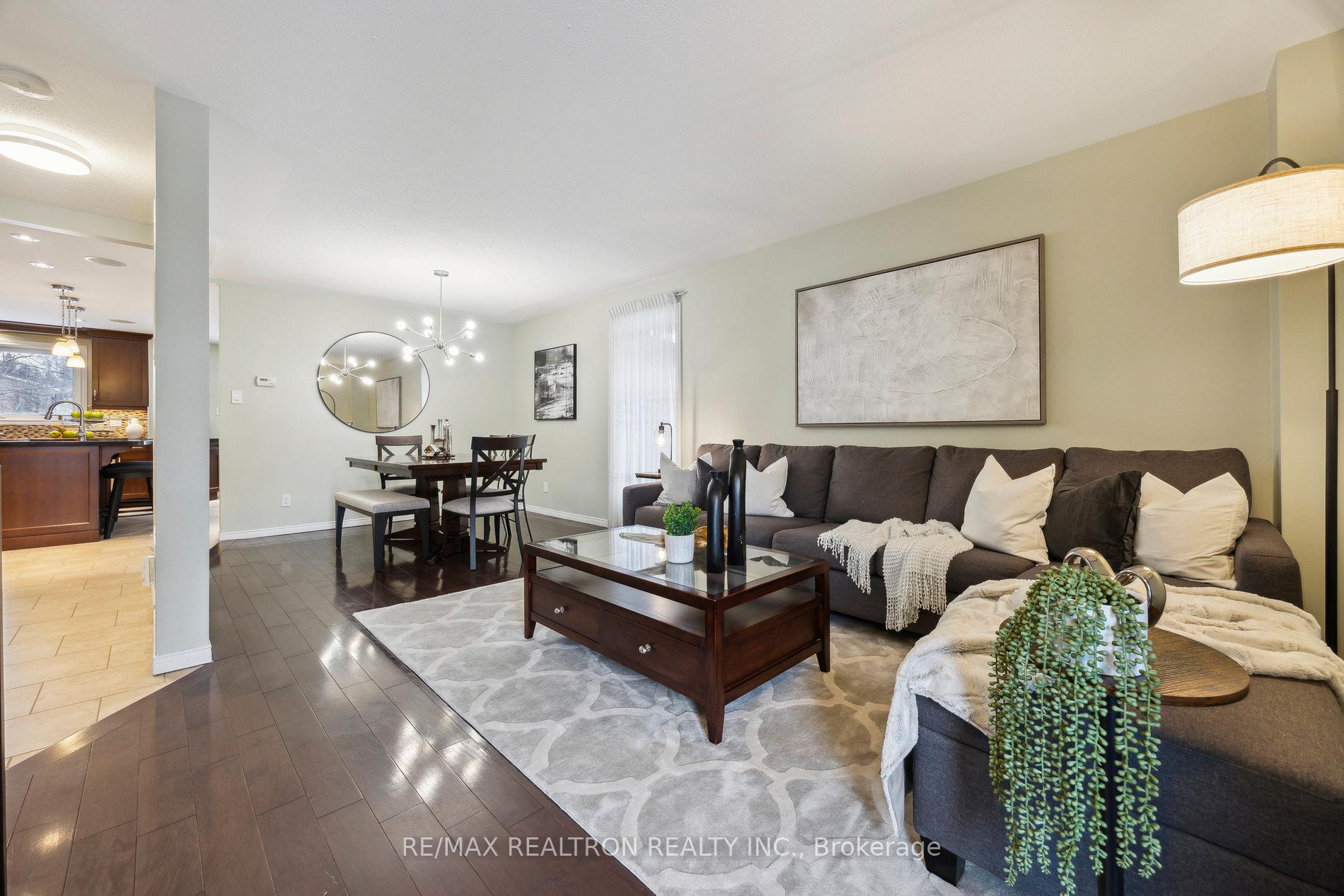 Photo 7 of 23 Durie Lane, Markham, Aileen-Willowbrook — HOMEH