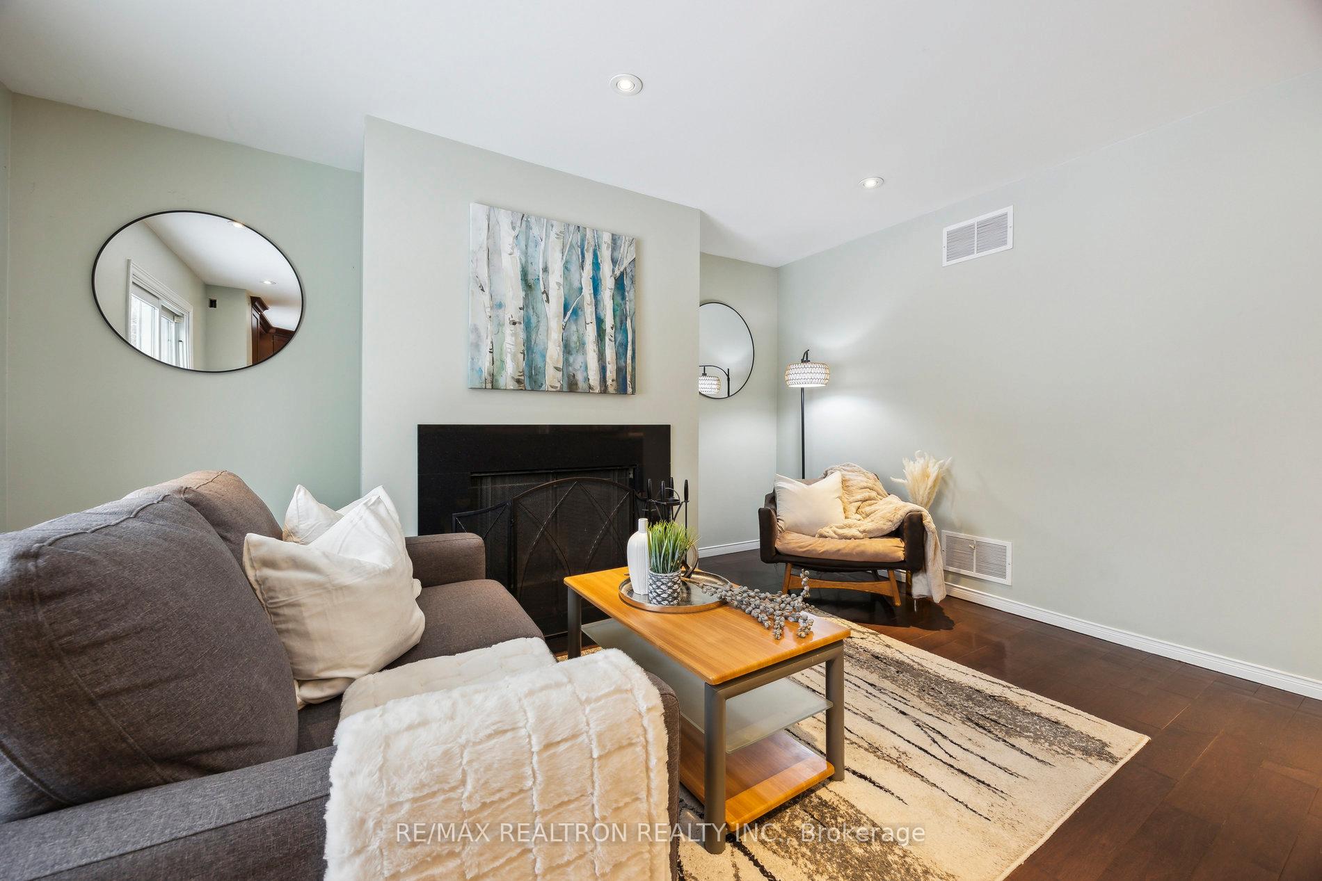 Photo 20 of 23 Durie Lane, Markham, Aileen-Willowbrook — HOMEH