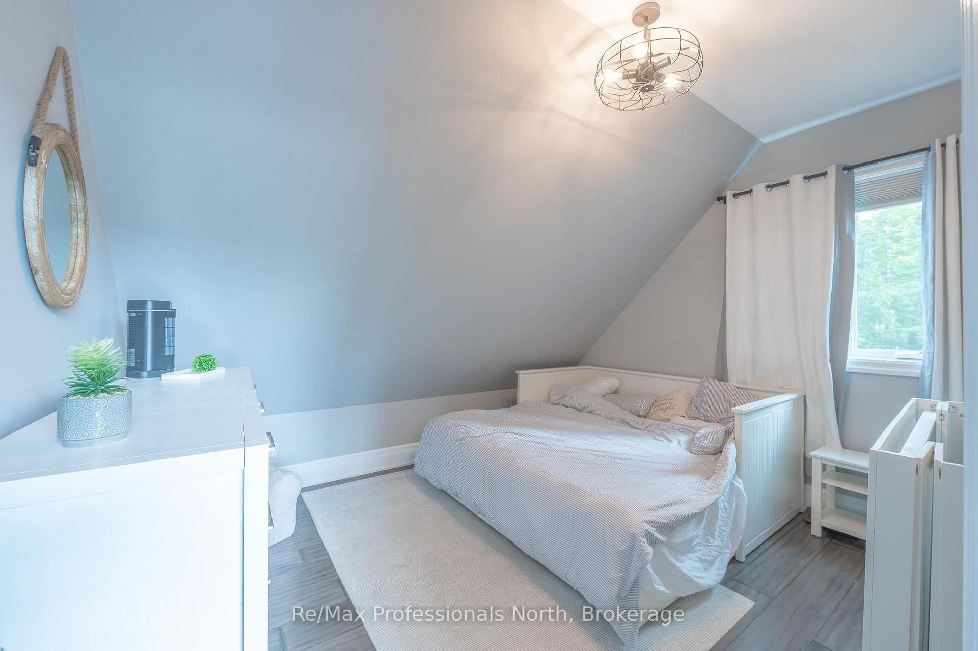 Photo 19 of 1024 Albert Lane E, Algonquin Highlands, Sherborne — HOMEH