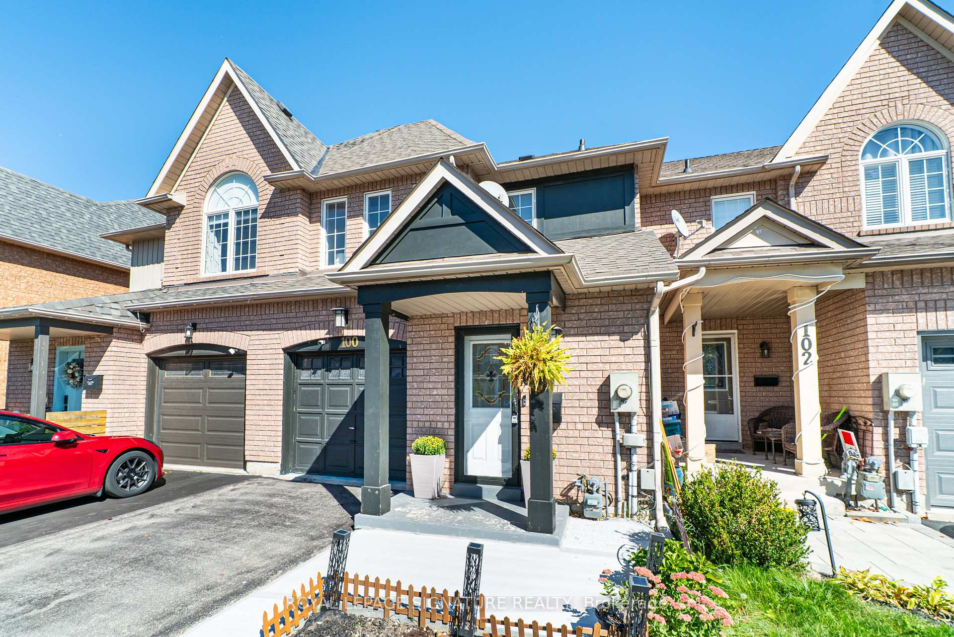 Photo 2 of 100 Stokely Crescent, Whitby, Downtown Whitby — HOMEH