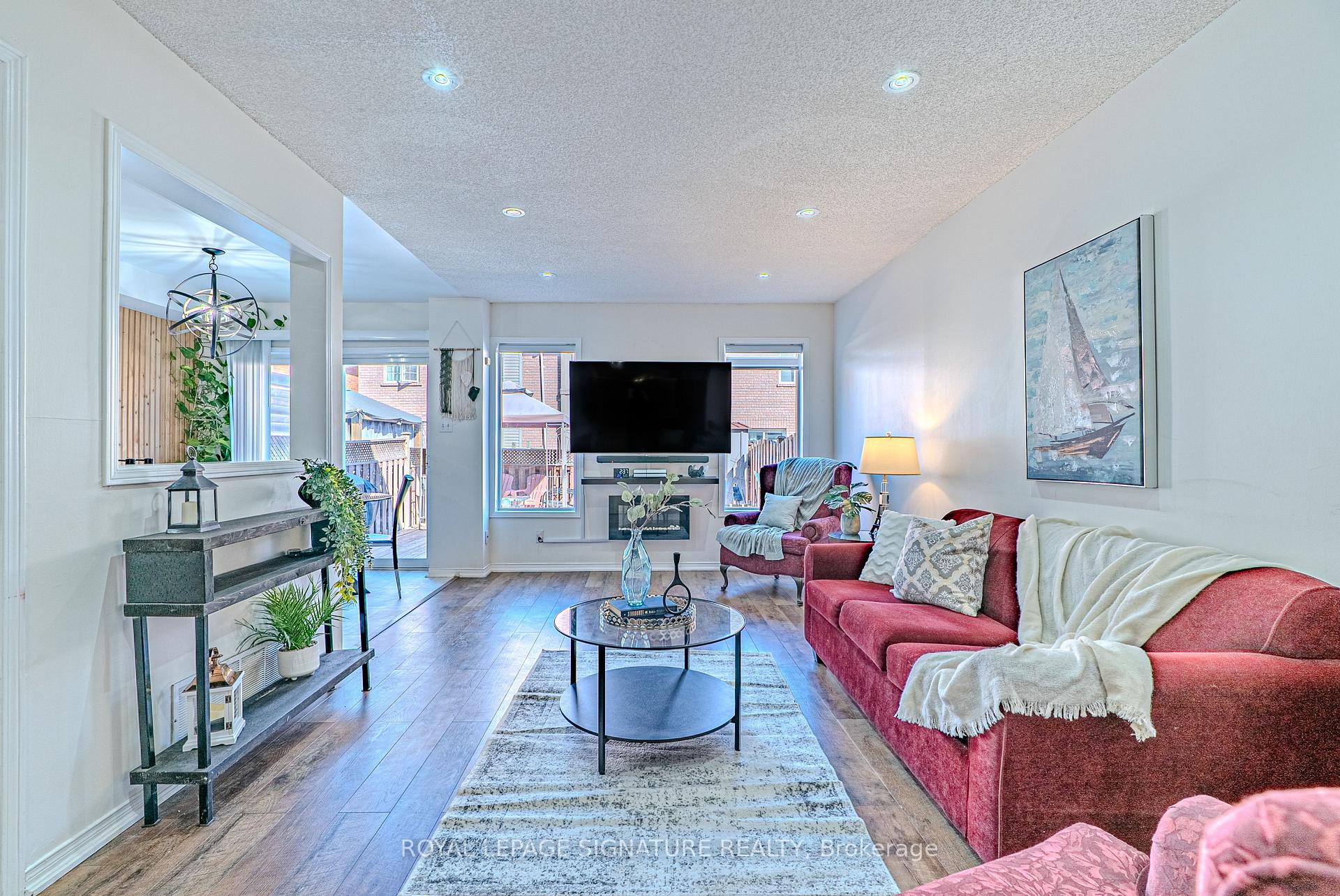 Photo 5 of 100 Stokely Crescent, Whitby, Downtown Whitby — HOMEH