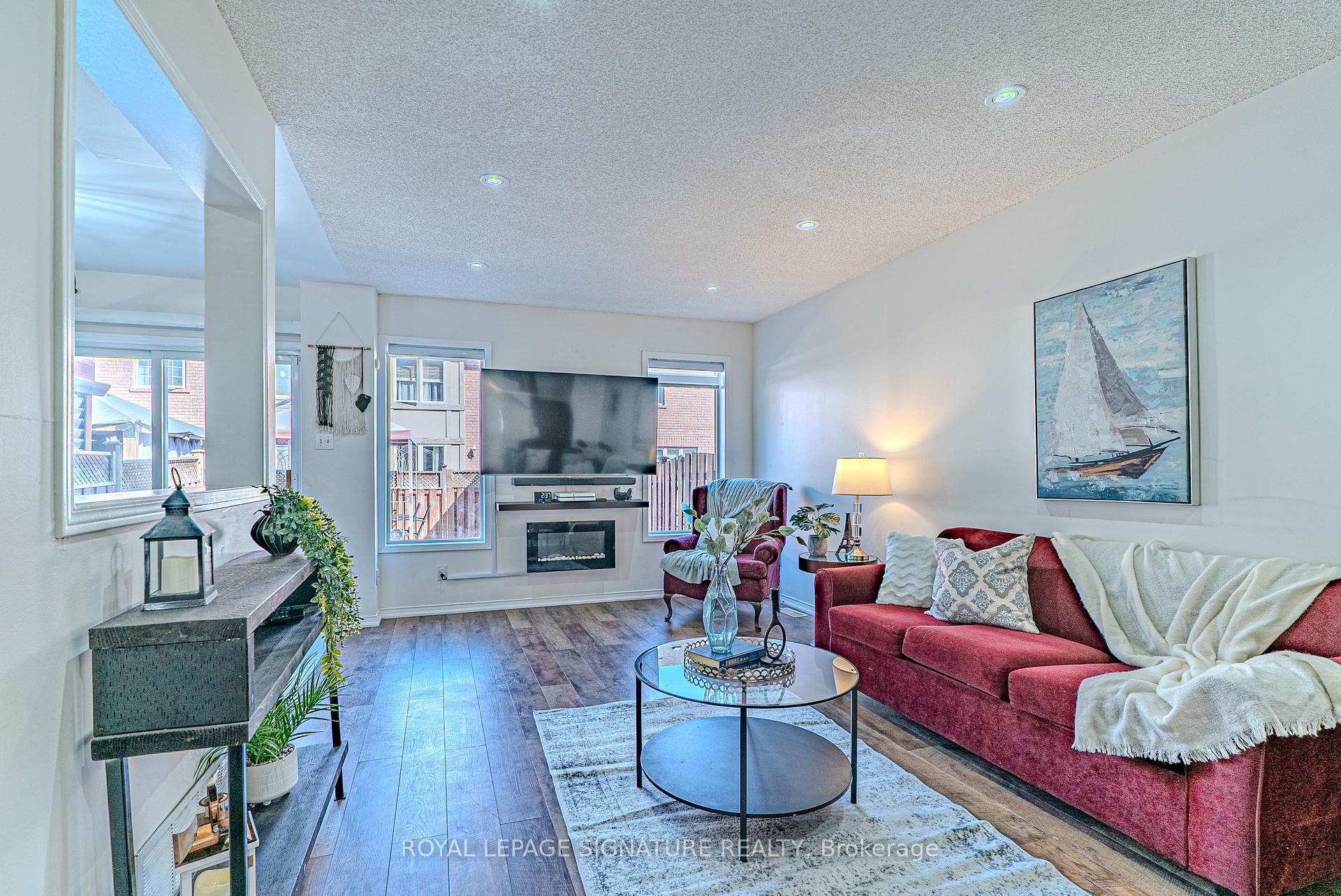 Photo 6 of 100 Stokely Crescent, Whitby, Downtown Whitby — HOMEH