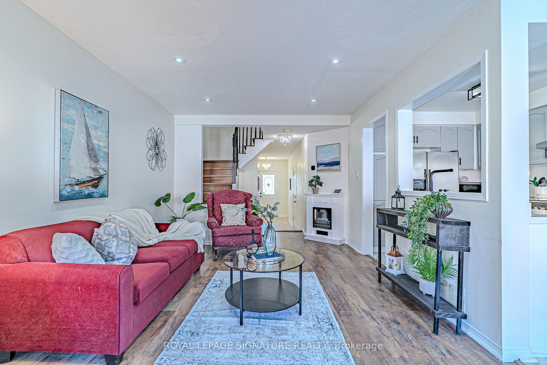 Photo 7 of 100 Stokely Crescent, Whitby, Downtown Whitby — HOMEH