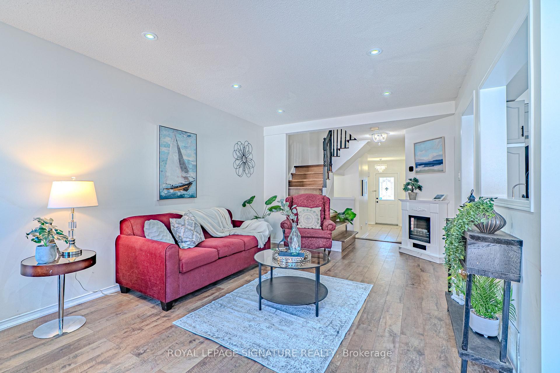 Photo 8 of 100 Stokely Crescent, Whitby, Downtown Whitby — HOMEH