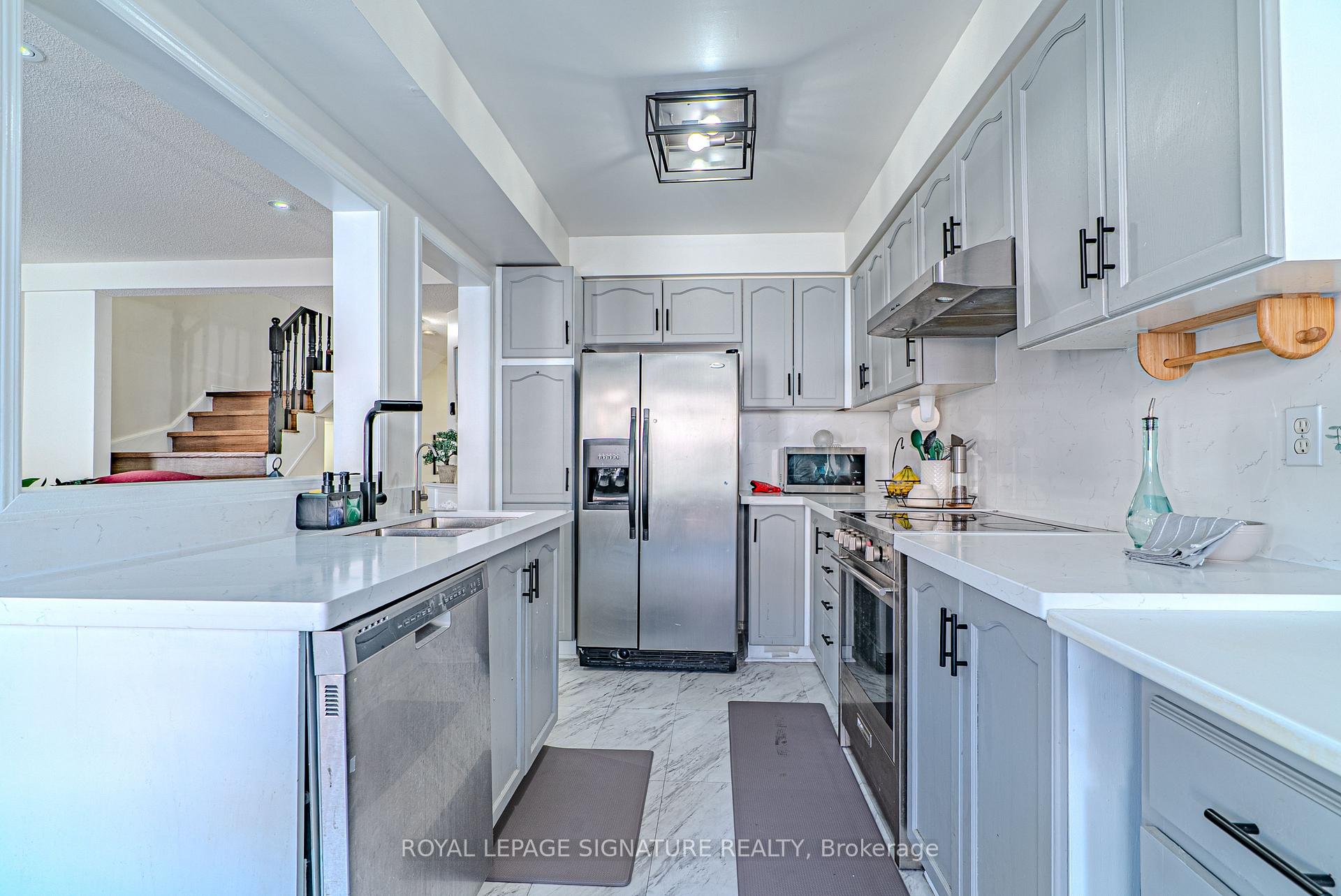 Photo 12 of 100 Stokely Crescent, Whitby, Downtown Whitby — HOMEH