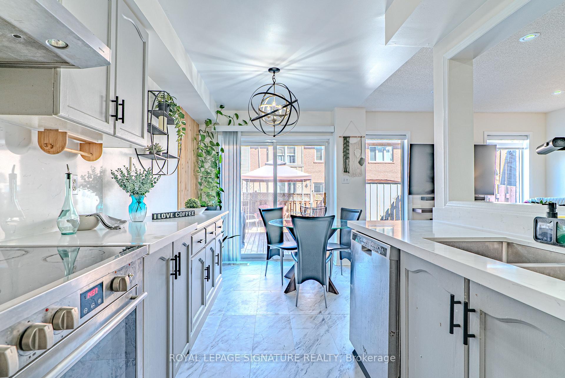 Photo 13 of 100 Stokely Crescent, Whitby, Downtown Whitby — HOMEH
