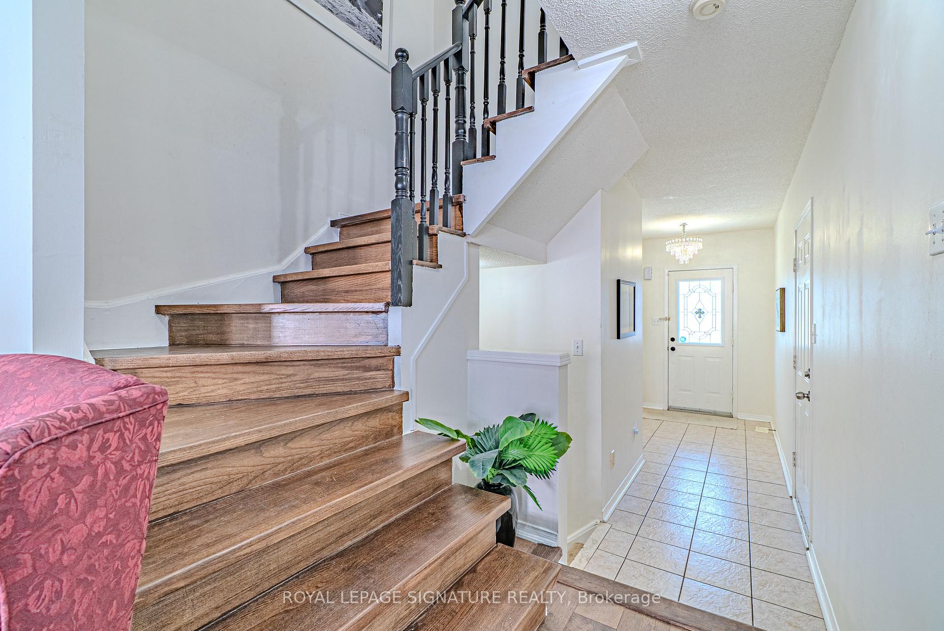 Photo 16 of 100 Stokely Crescent, Whitby, Downtown Whitby — HOMEH