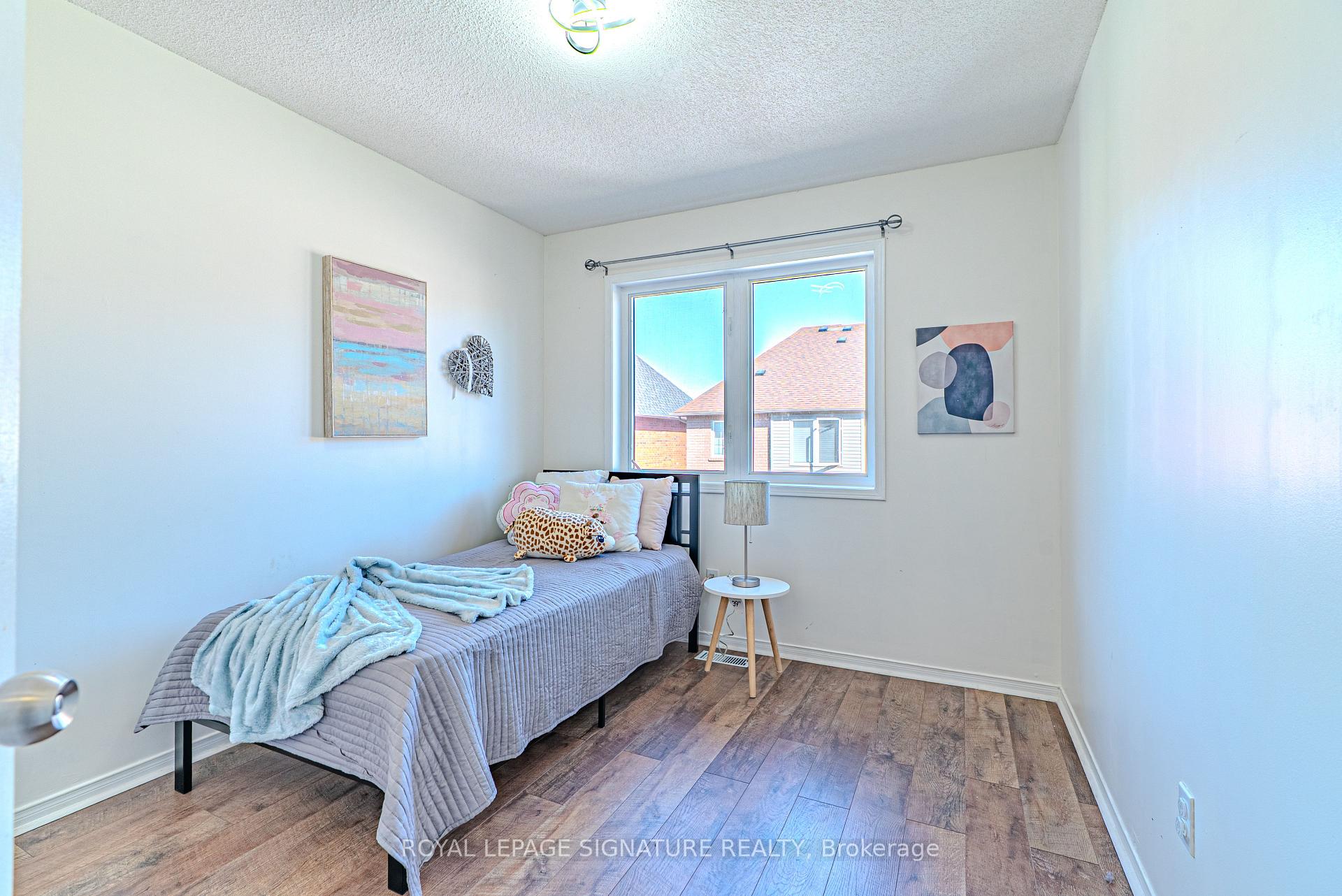 Photo 17 of 100 Stokely Crescent, Whitby, Downtown Whitby — HOMEH