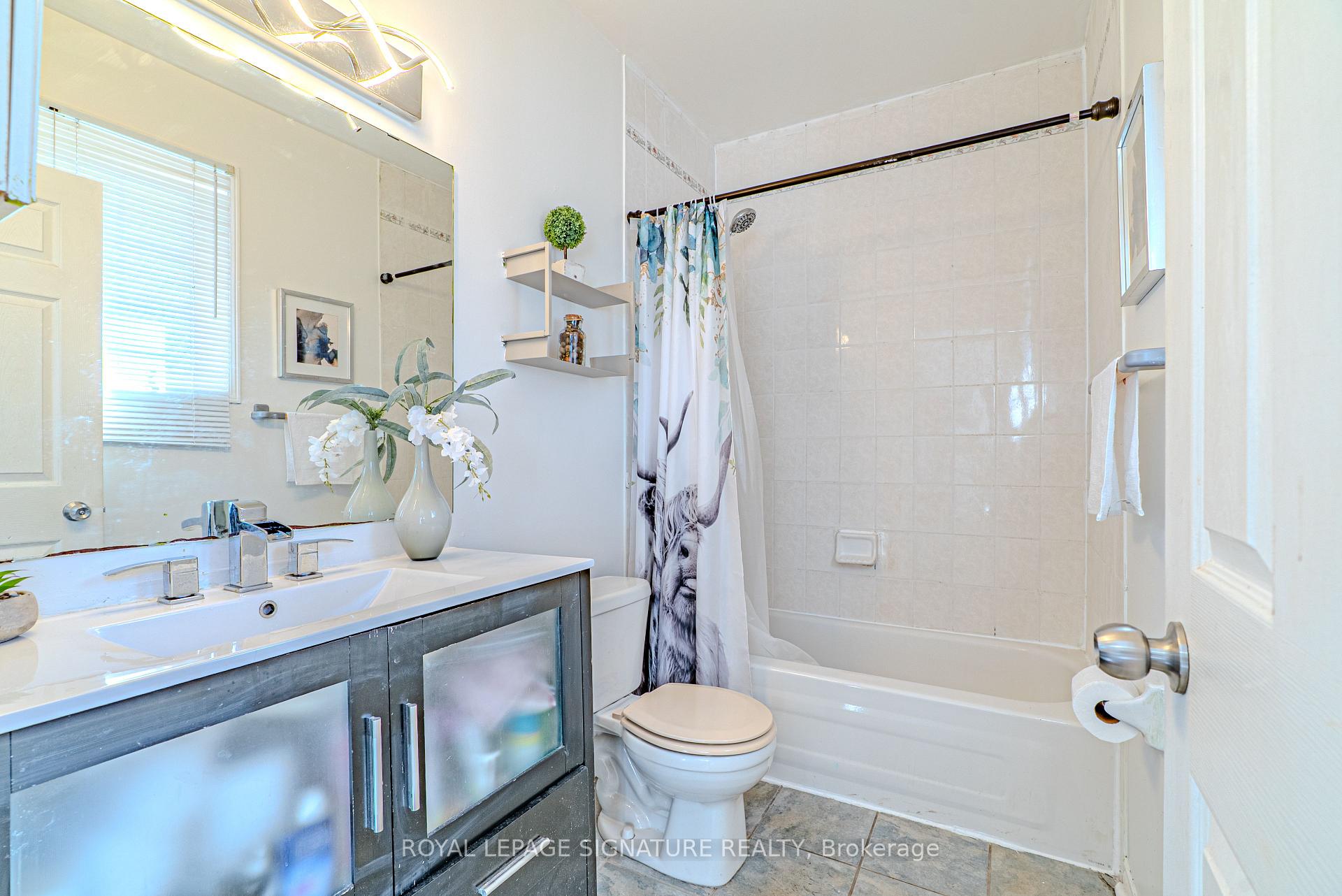 Photo 20 of 100 Stokely Crescent, Whitby, Downtown Whitby — HOMEH