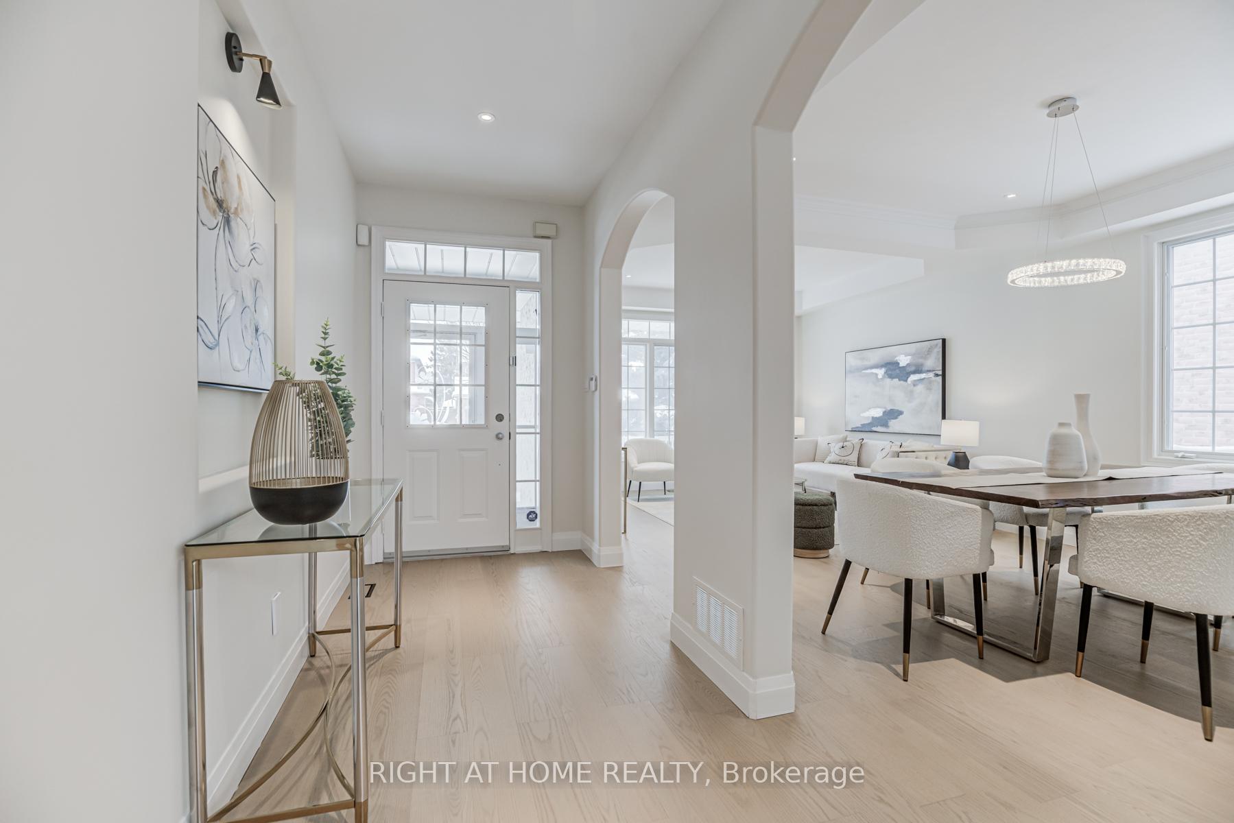 Photo 4 of 609 Carlton Road, Markham, Markville — HOMEH