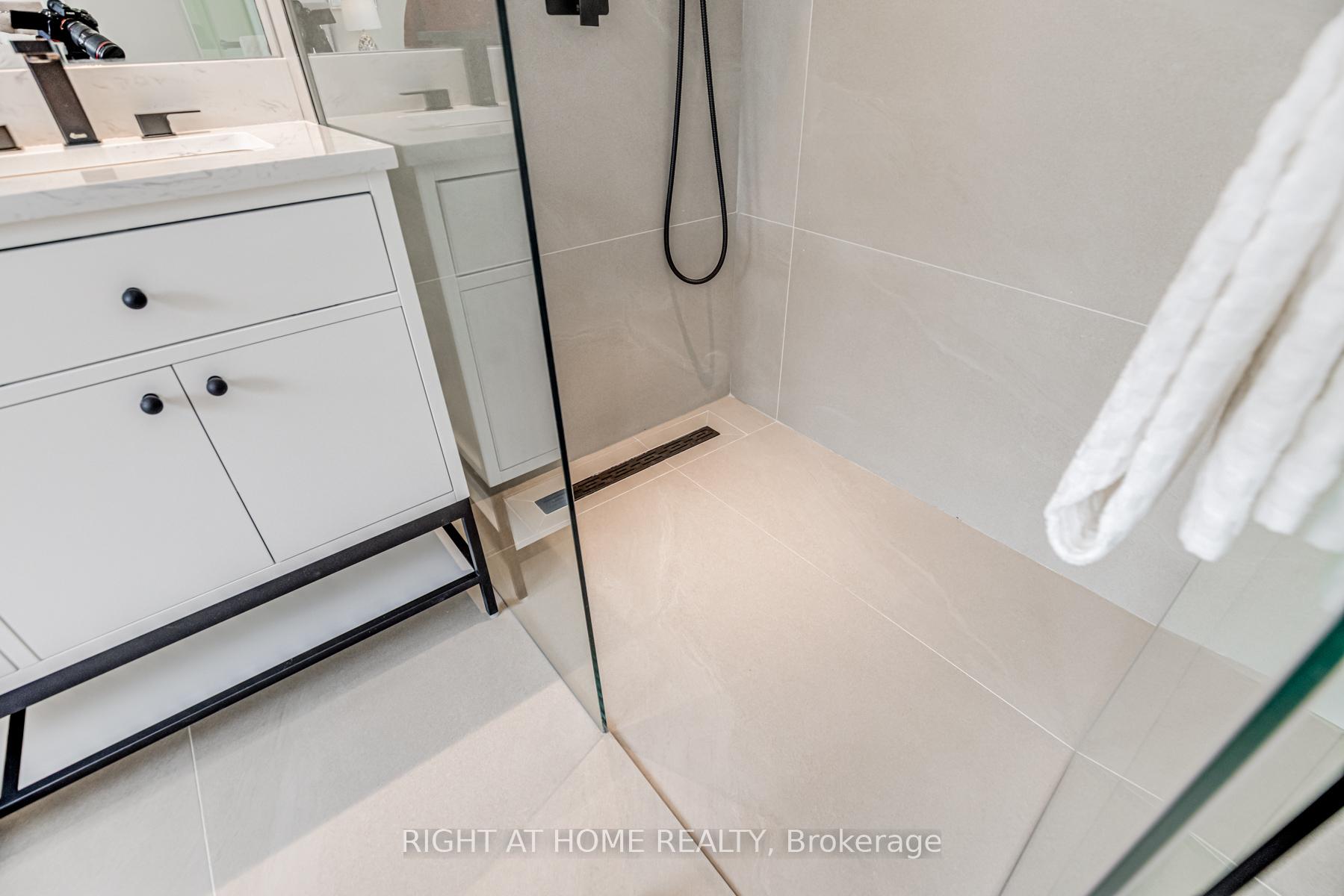Photo 30 of 609 Carlton Road, Markham, Markville — HOMEH