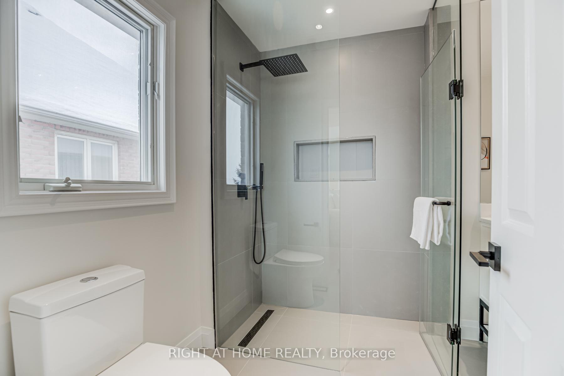 Photo 32 of 609 Carlton Road, Markham, Markville — HOMEH