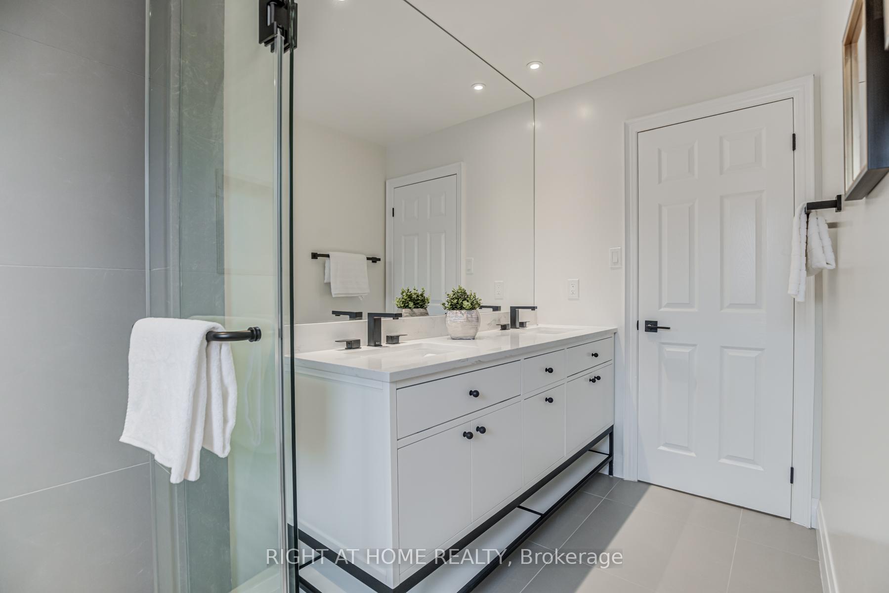 Photo 33 of 609 Carlton Road, Markham, Markville — HOMEH