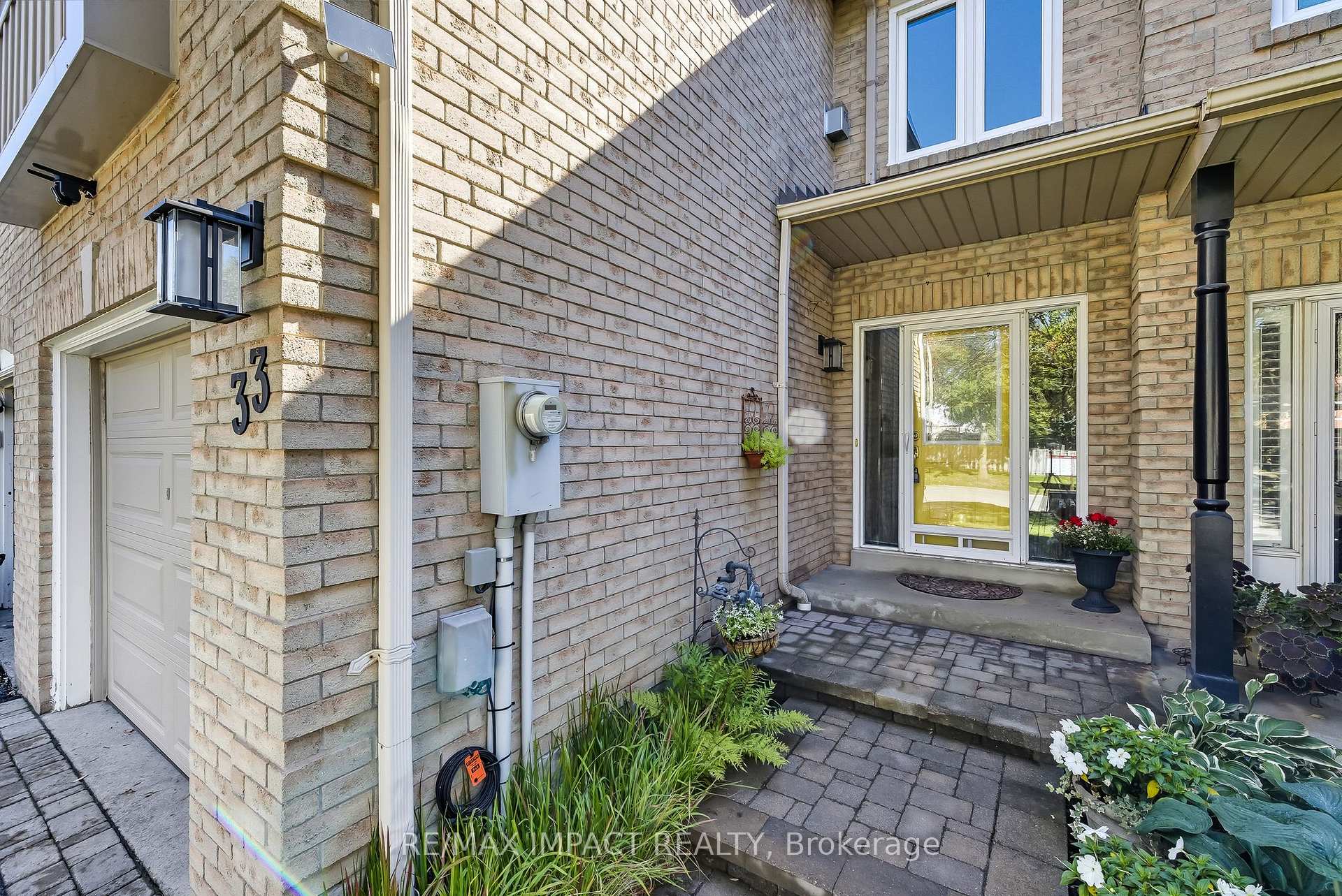 Photo 4 of 33 Pine Gate Place, Whitby, Williamsburg — HOMEH