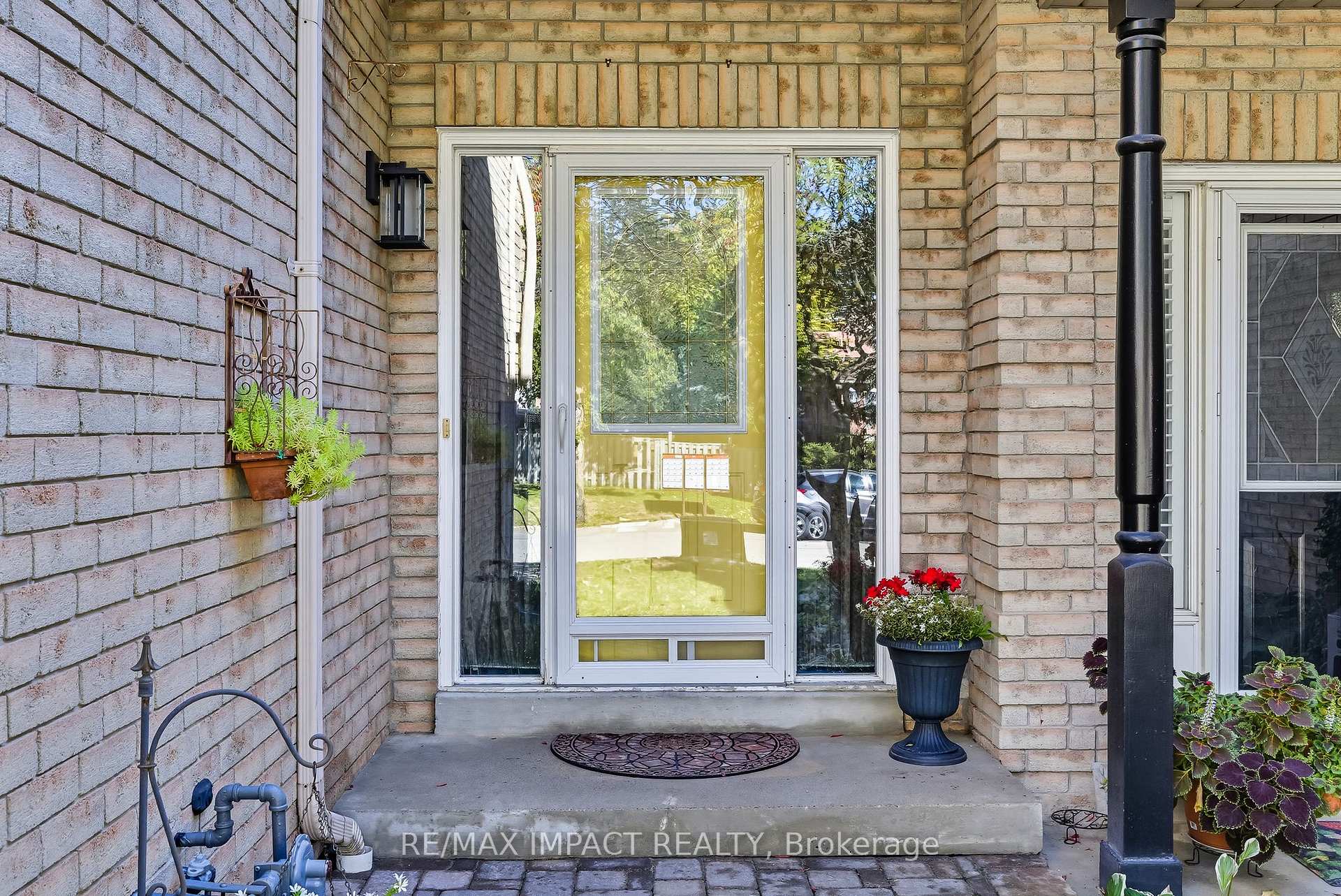 Photo 5 of 33 Pine Gate Place, Whitby, Williamsburg — HOMEH