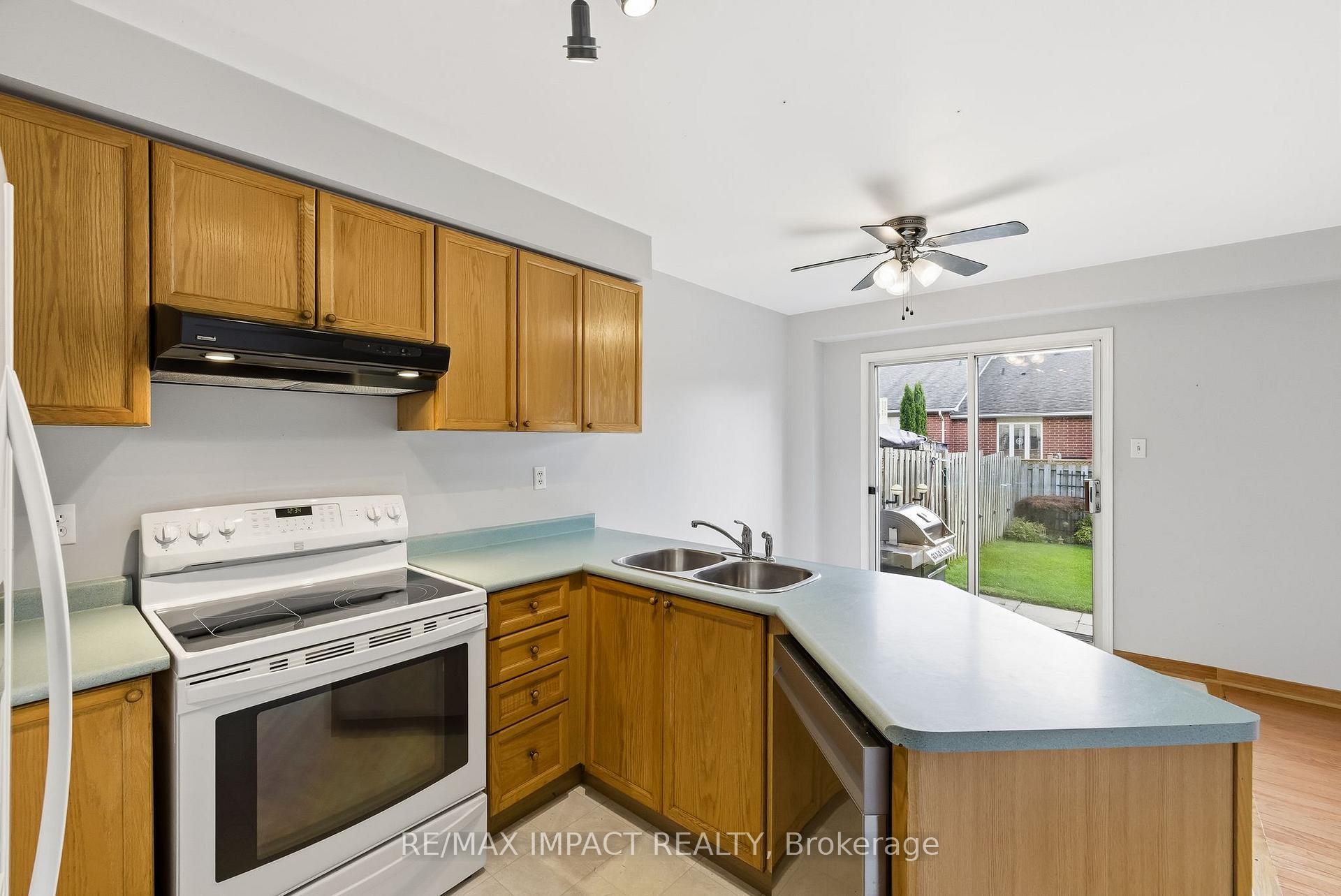 Photo 24 of 33 Pine Gate Place, Whitby, Williamsburg — HOMEH