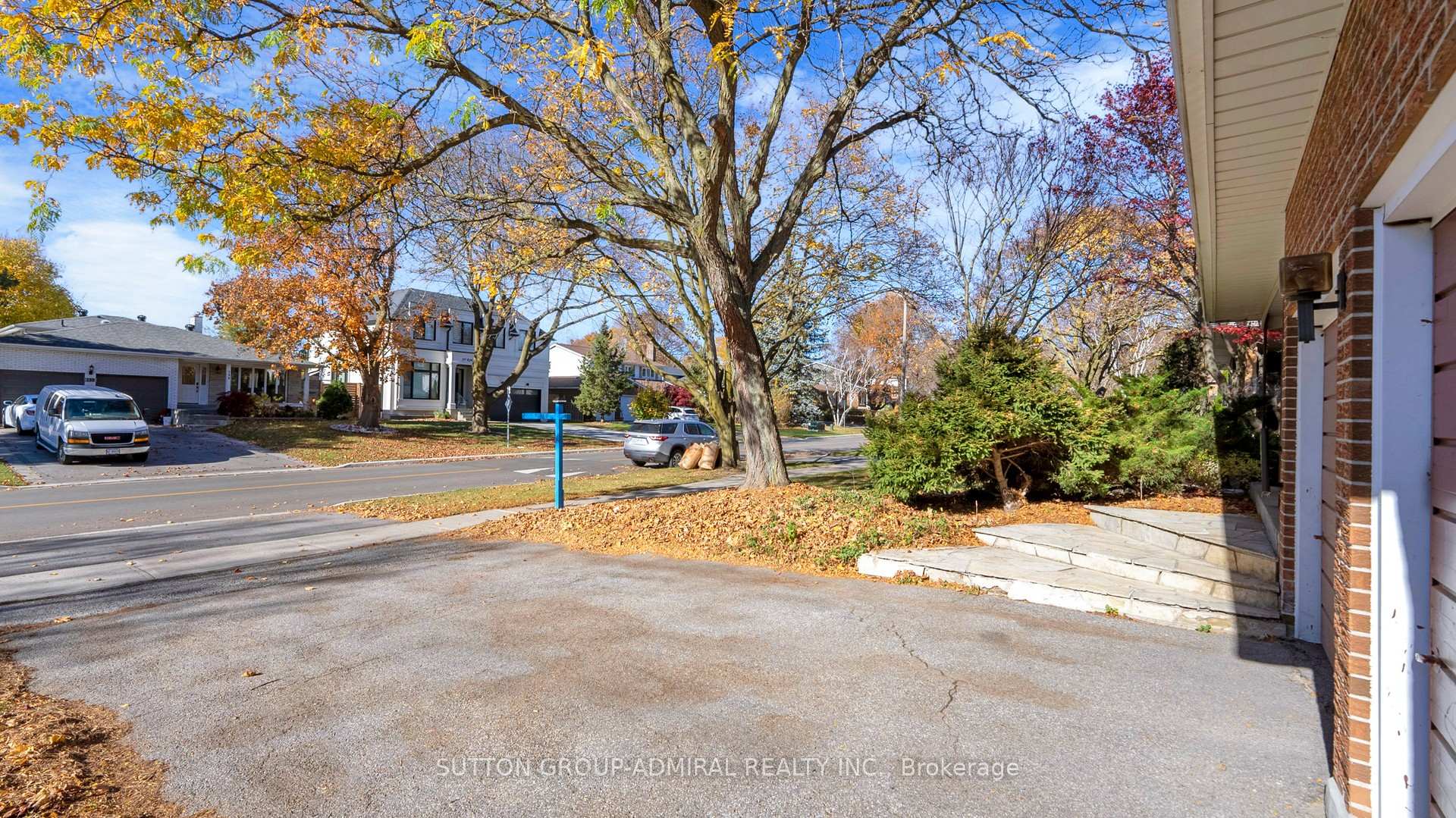 Photo 4 of 200 Kirk Drive, Markham, Royal Orchard — HOMEH