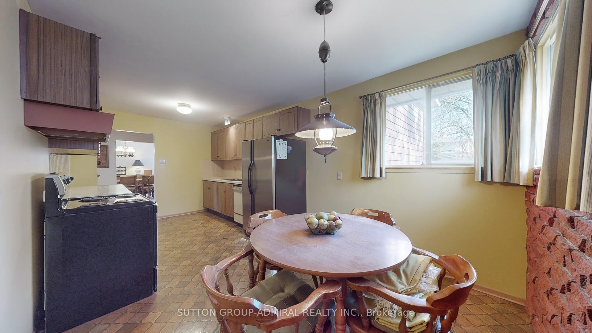 Photo 17 of 200 Kirk Drive, Markham, Royal Orchard — HOMEH