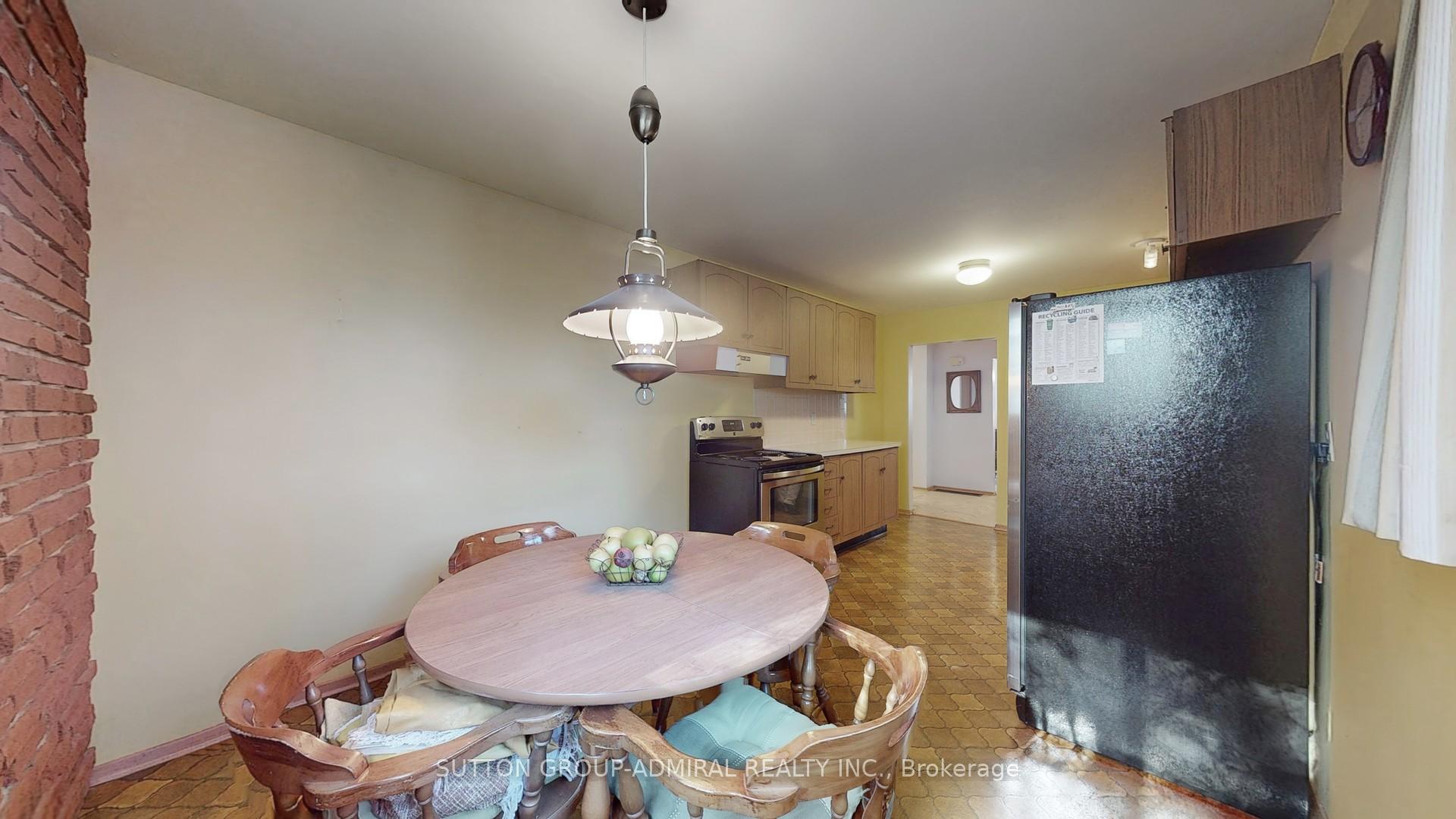 Photo 18 of 200 Kirk Drive, Markham, Royal Orchard — HOMEH
